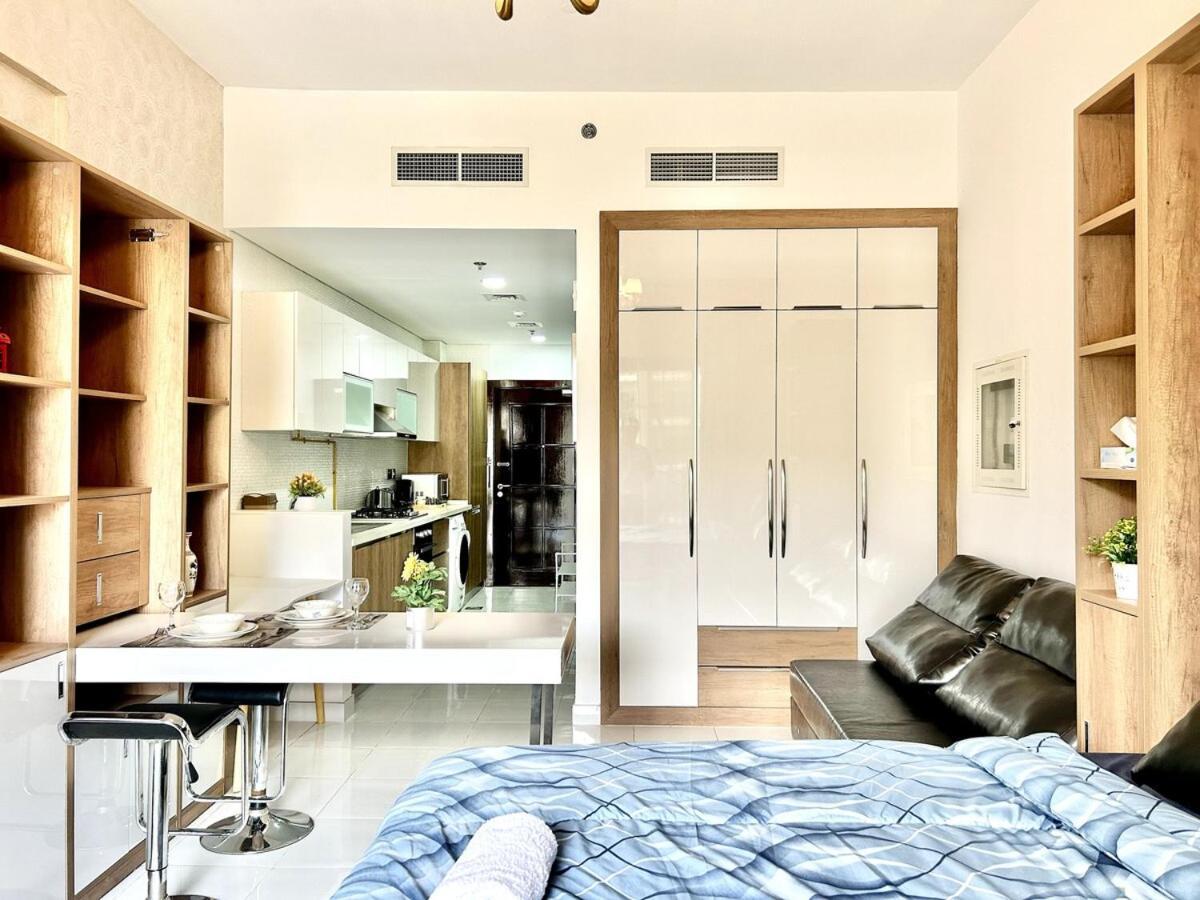 Homes2retreat - Living Close To Miracle Garden Apartment Dubai