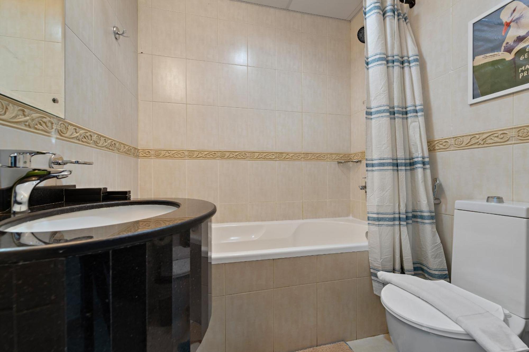 Vayk - Spacious 2 Bedroom In Marina