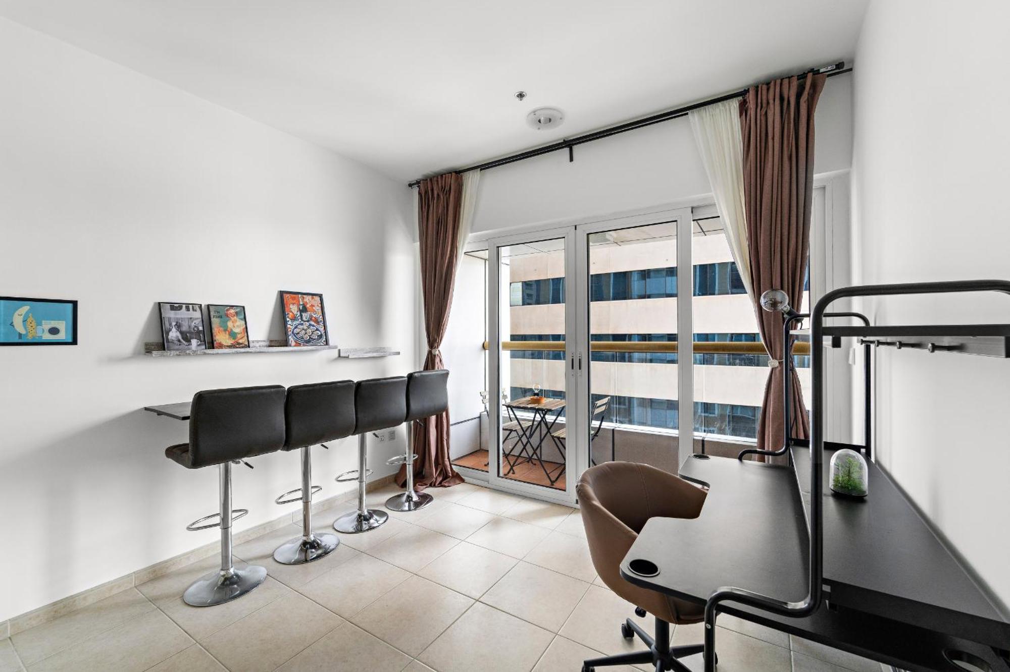 Vayk - Spacious 2 Bedroom In Marina Dubai
