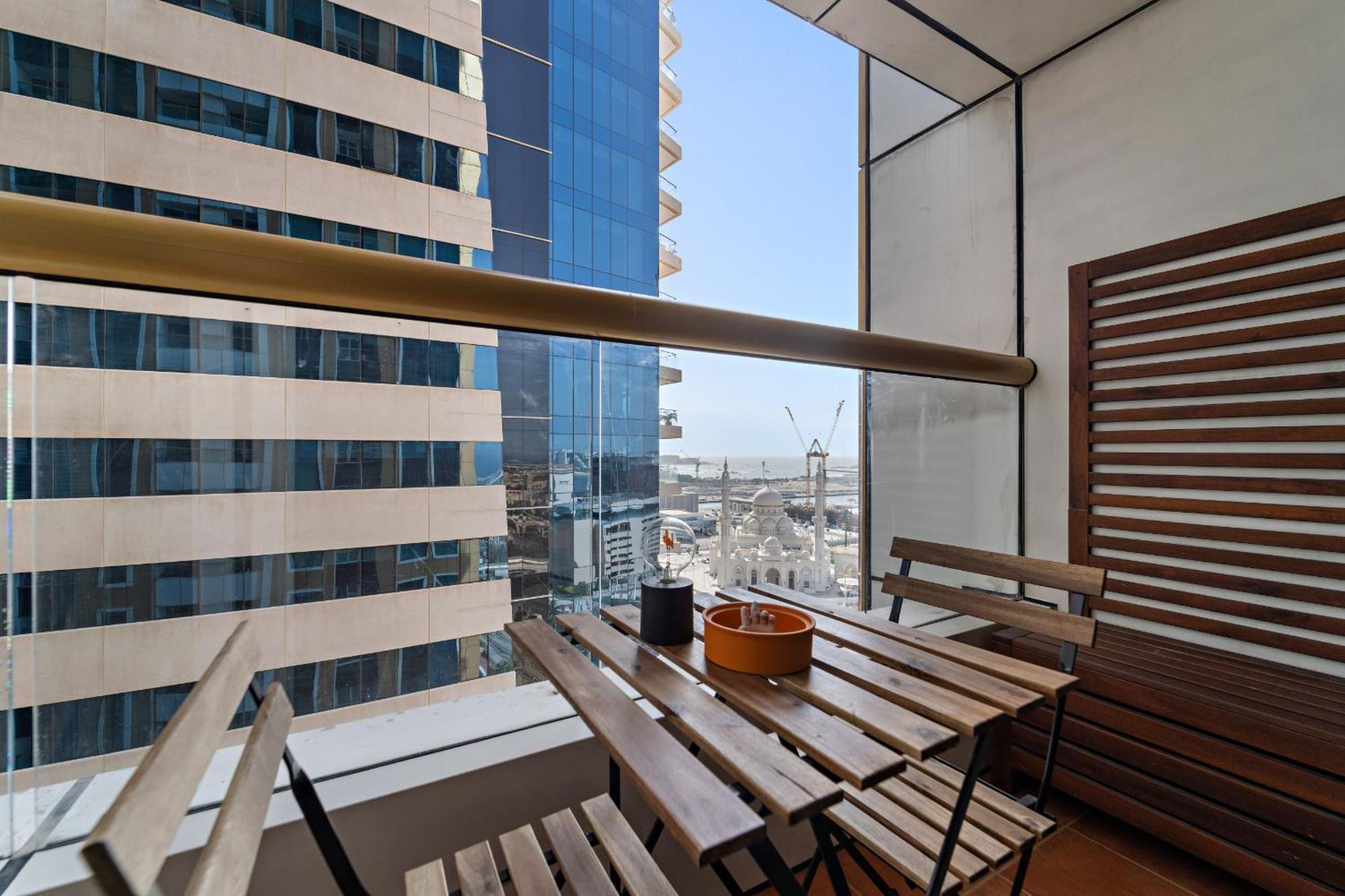 Vayk - Spacious 2 Bedroom In Marina *