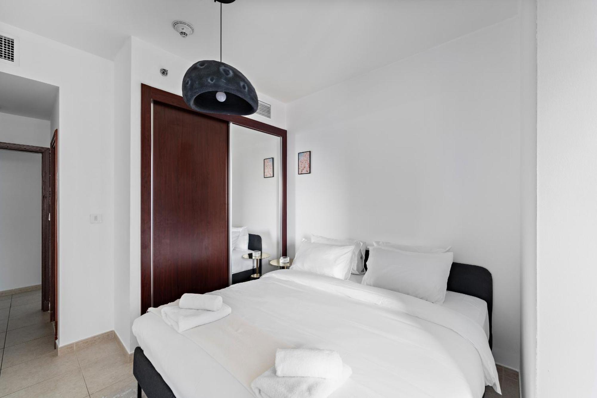 Vayk - Spacious 2 Bedroom In Marina Apartment