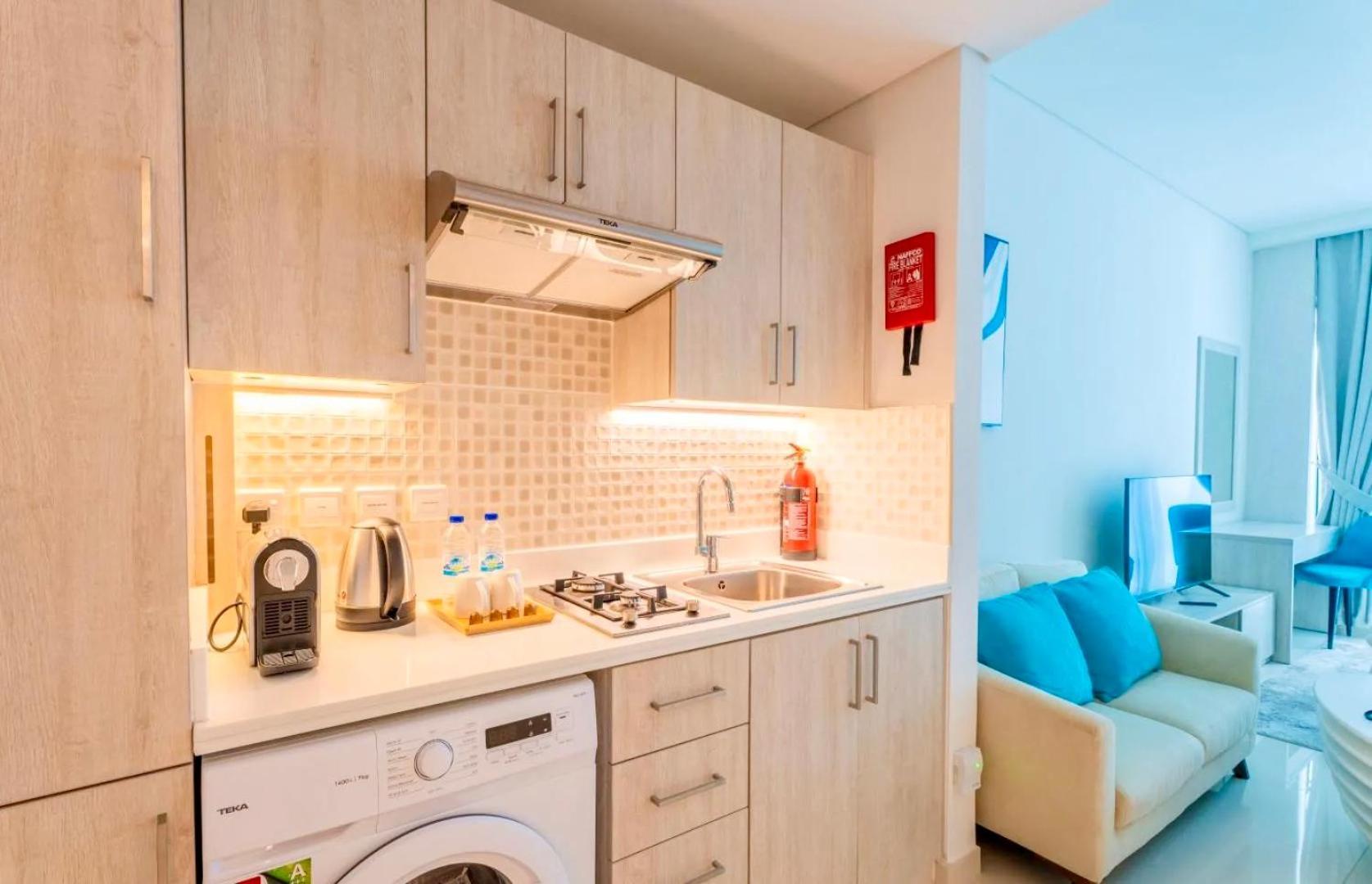Seven Palm & - Pool & Access Apartment