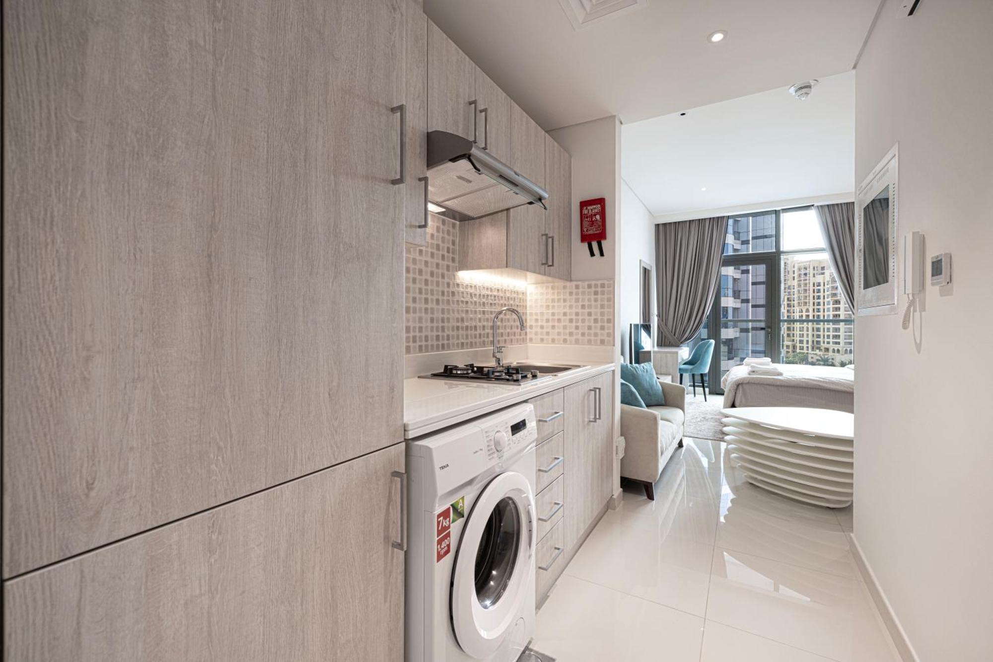 Seven Palm & - Pool & Access Apartment