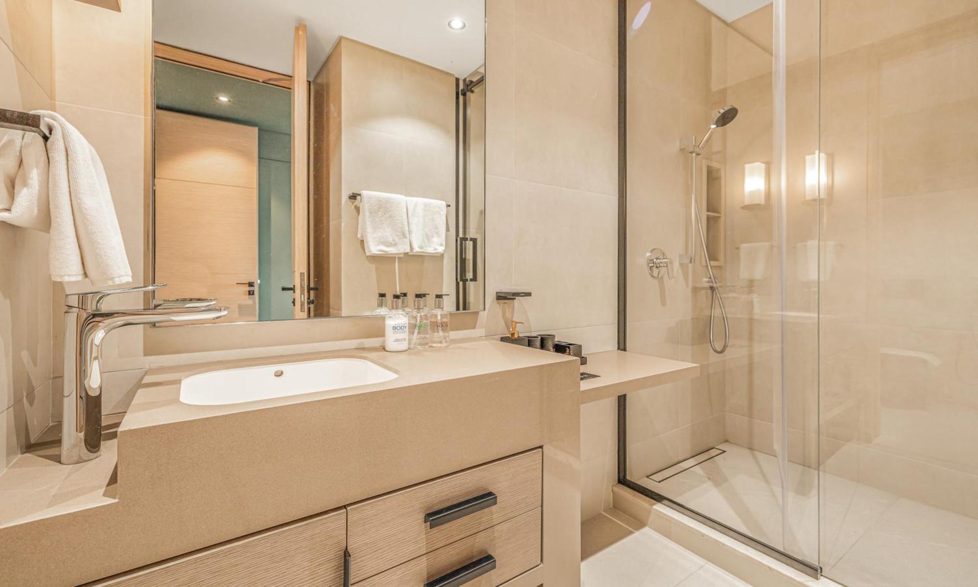 2br Jumeirah Gate 1, Marina Skyline View *