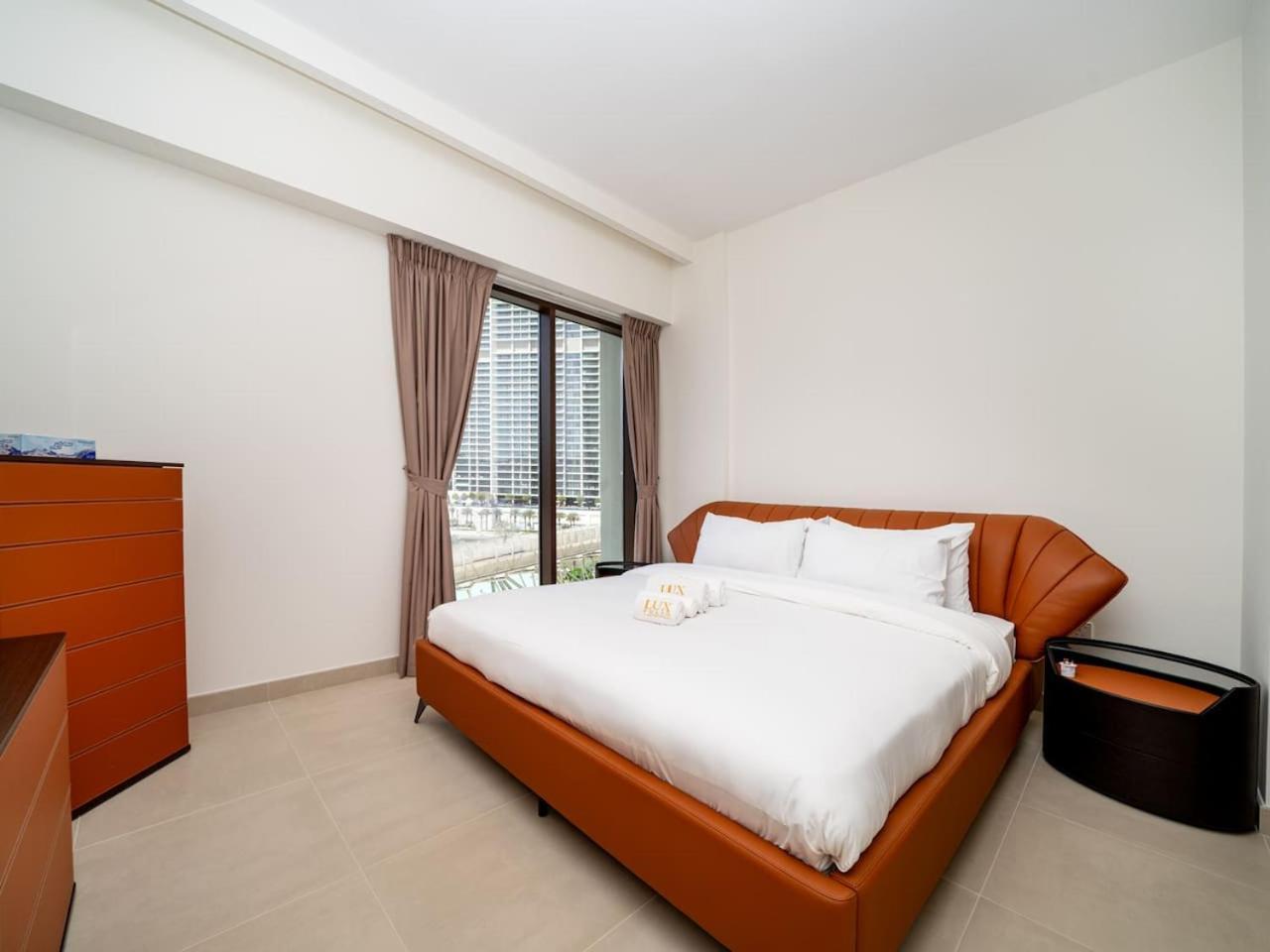 Luxury 2-bed Retreat With Stunning Creek Views Apartment Dubai