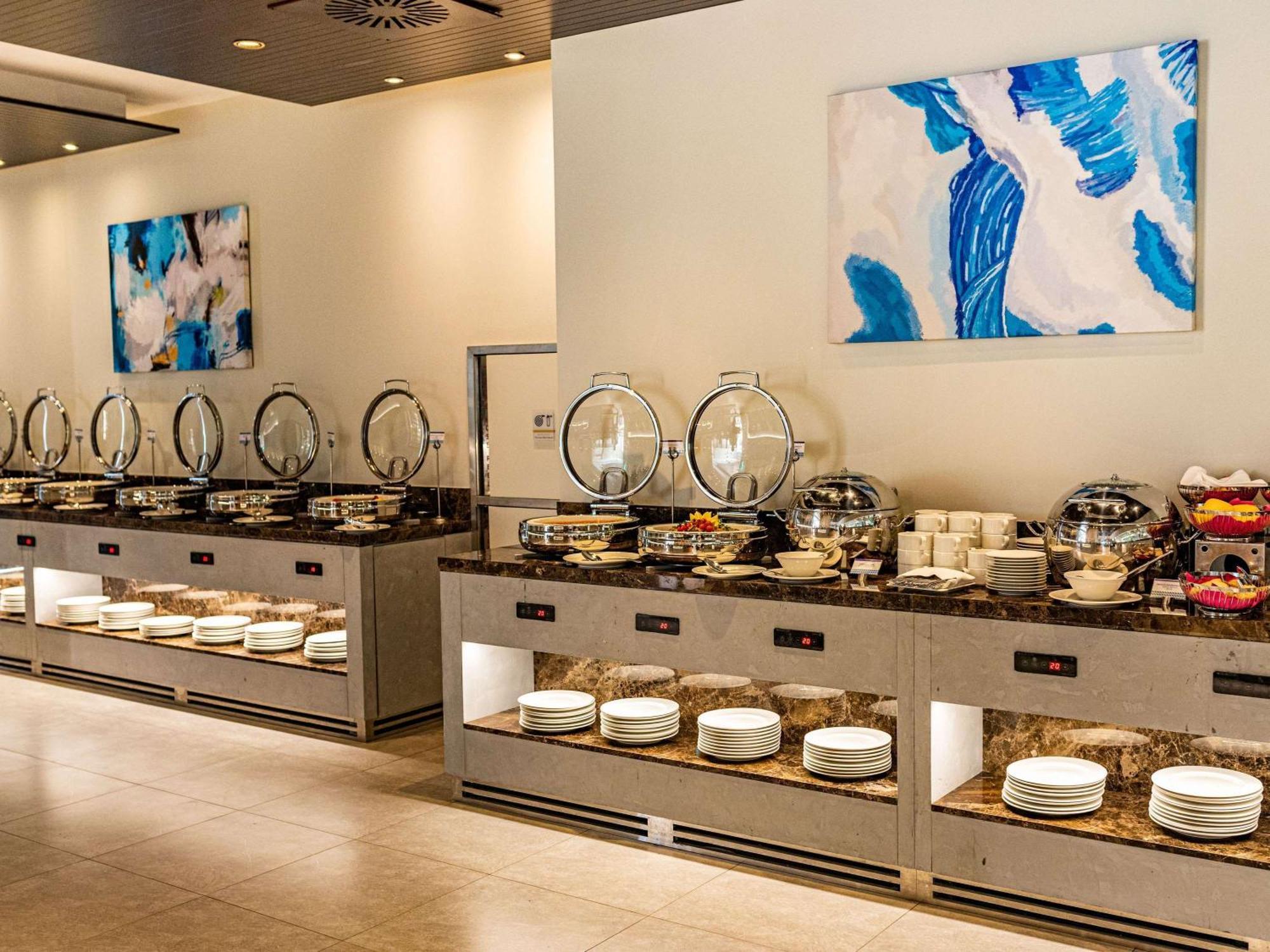 Mercure Barsha Heights And 4*