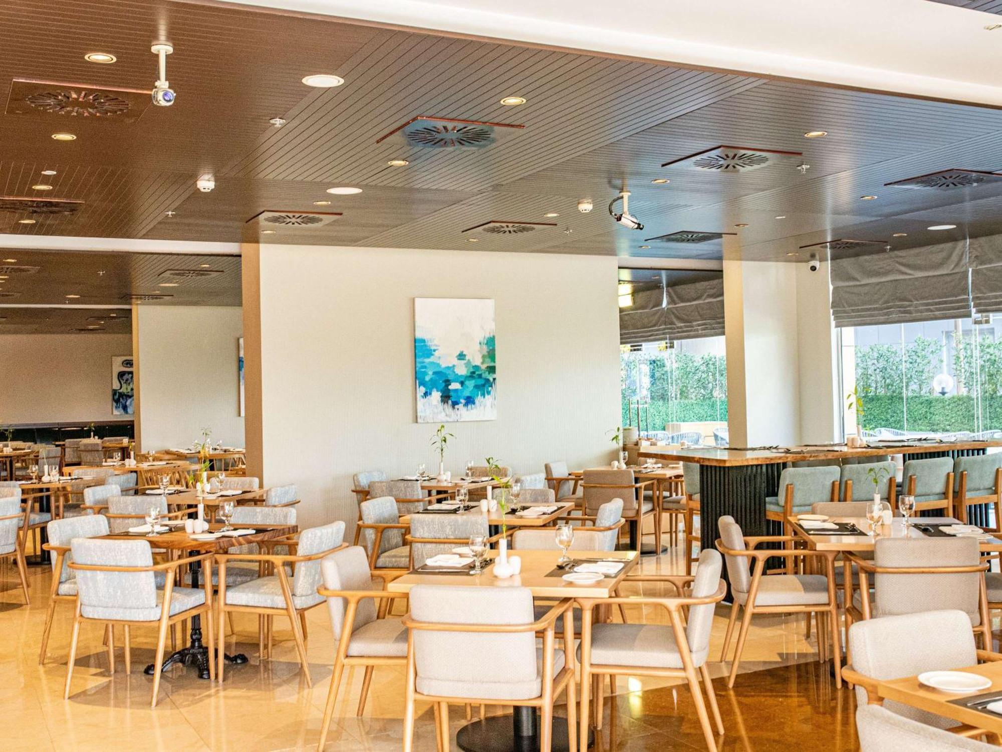 Mercure Barsha Heights And 4*