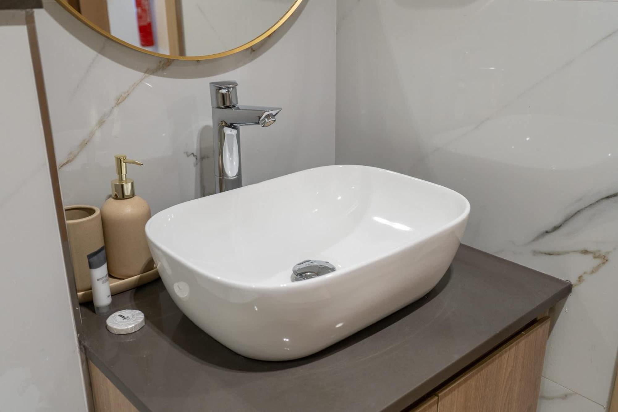 Apartment Flat In Rokane G25 Near Five, Jvc Perfect For 2