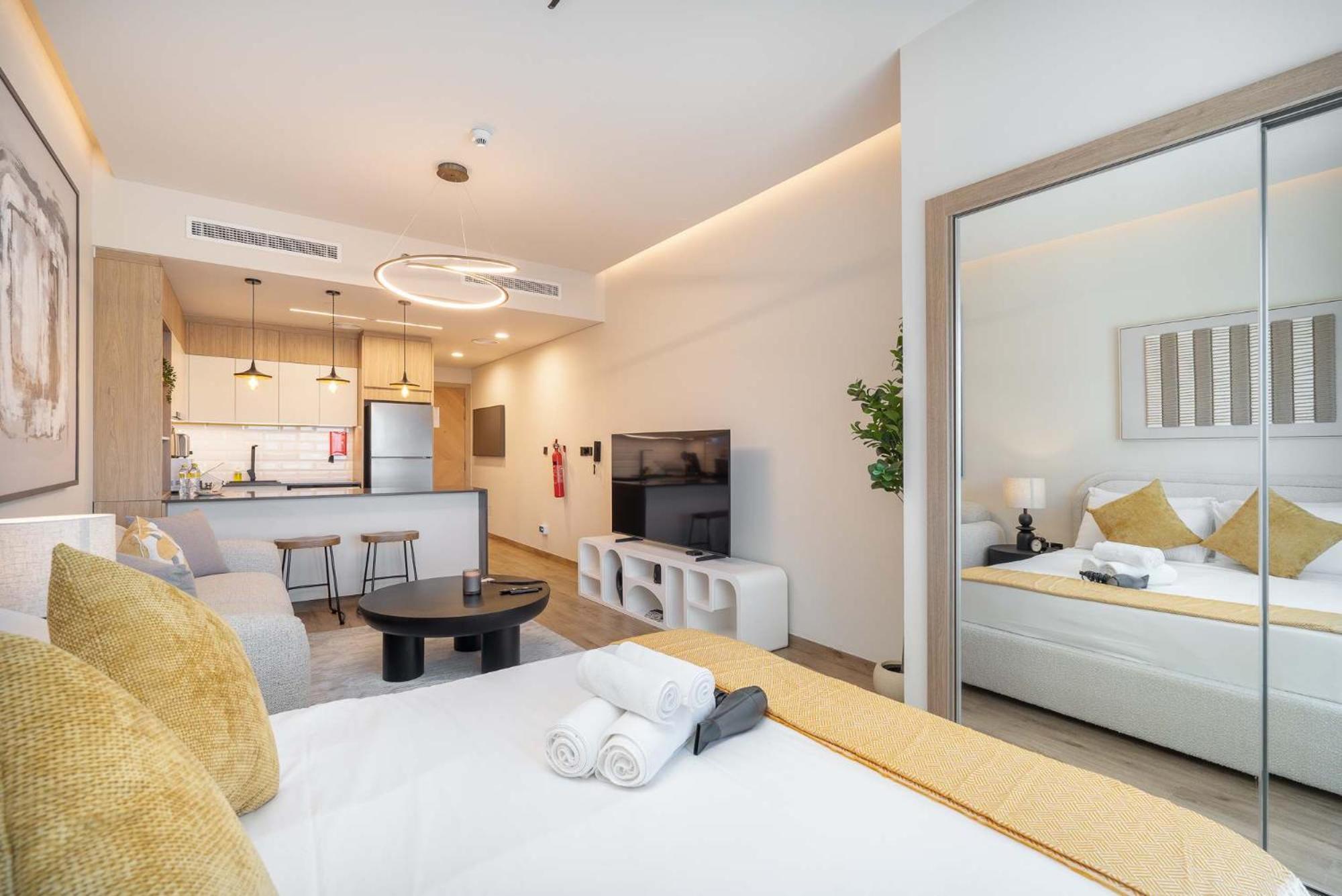 Flat In Rokane G25 Near Five, Jvc Perfect For 2