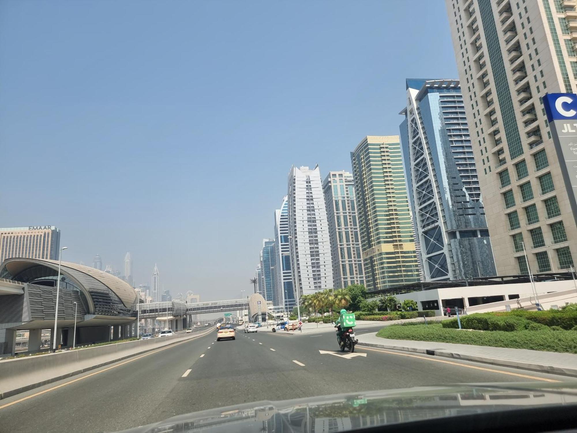 2-bedroom Apartmentjlt View, 8 Min To Metro Apartment *