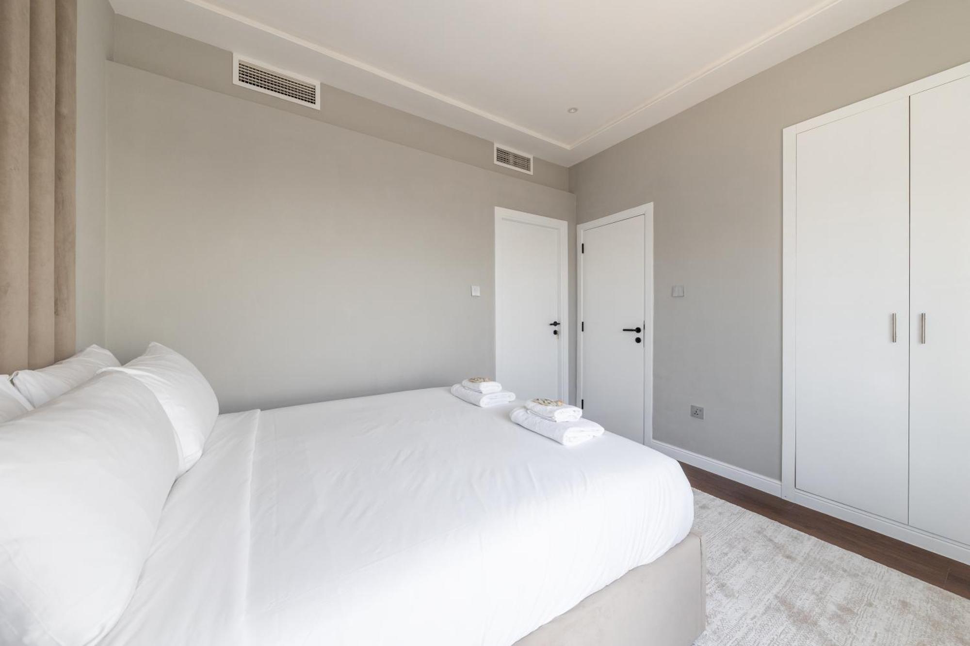 Apartment 2-bedroom Apartmentjlt View, 8 Min To Metro Dubai