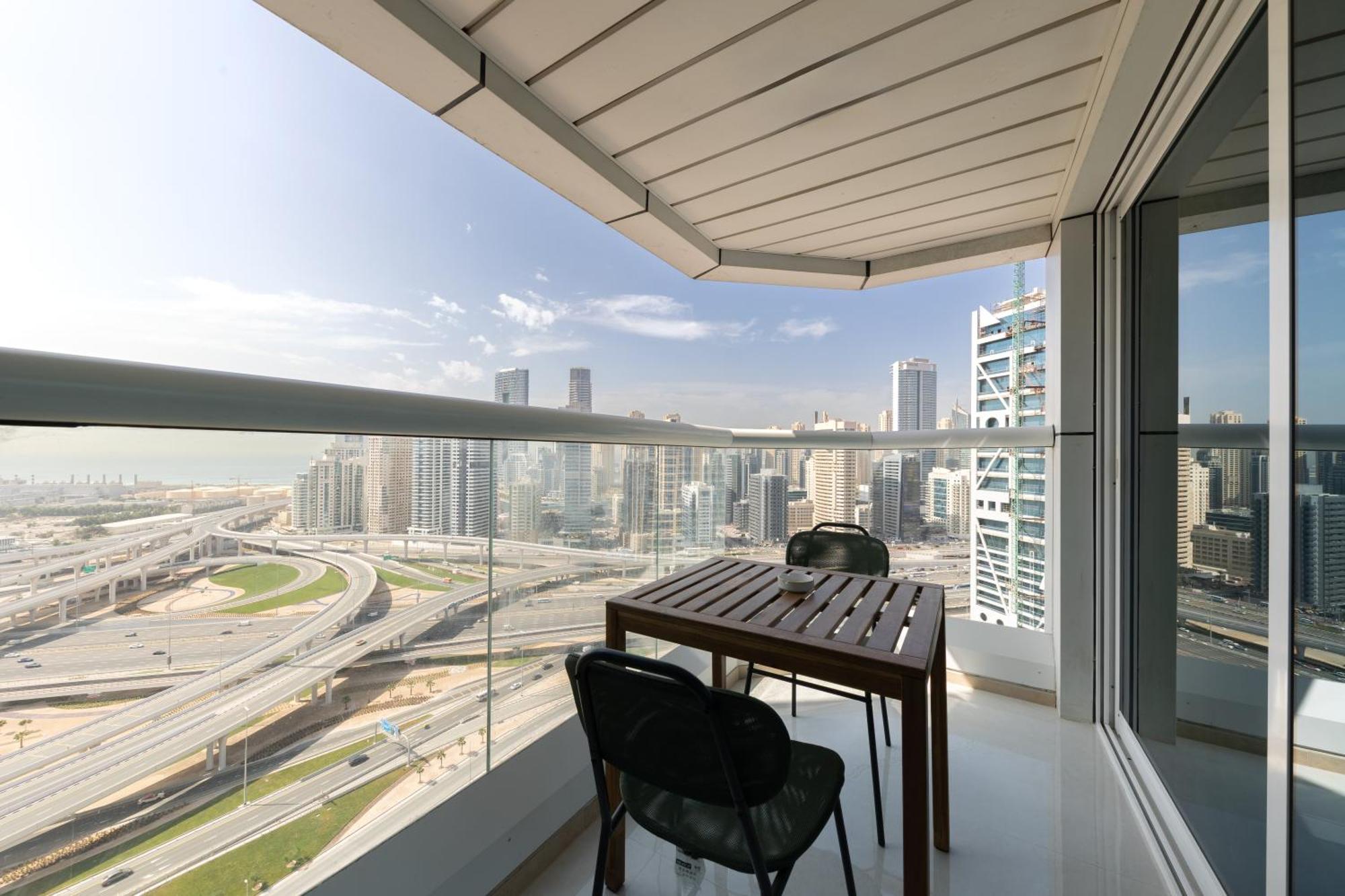Apartment 2-bedroom Apartmentjlt View, 8 Min To Metro Dubai
