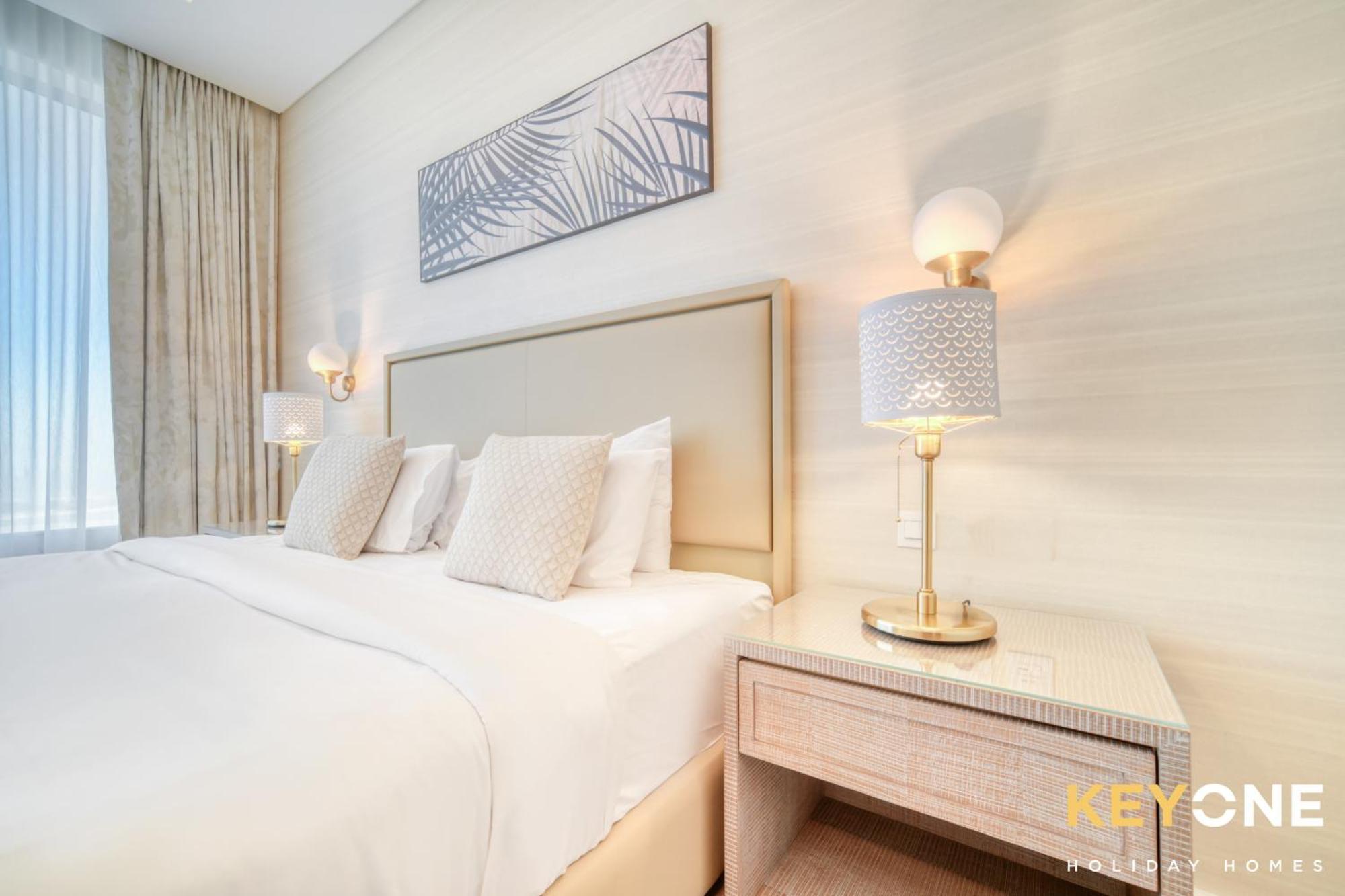 Iconic One Bedroom Panoramic Palm Views *