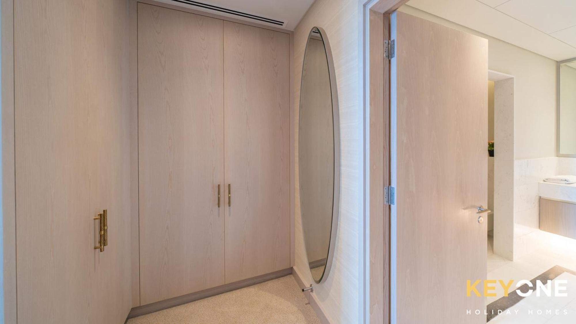 Iconic One Bedroom Panoramic Palm Views Apartment Dubai