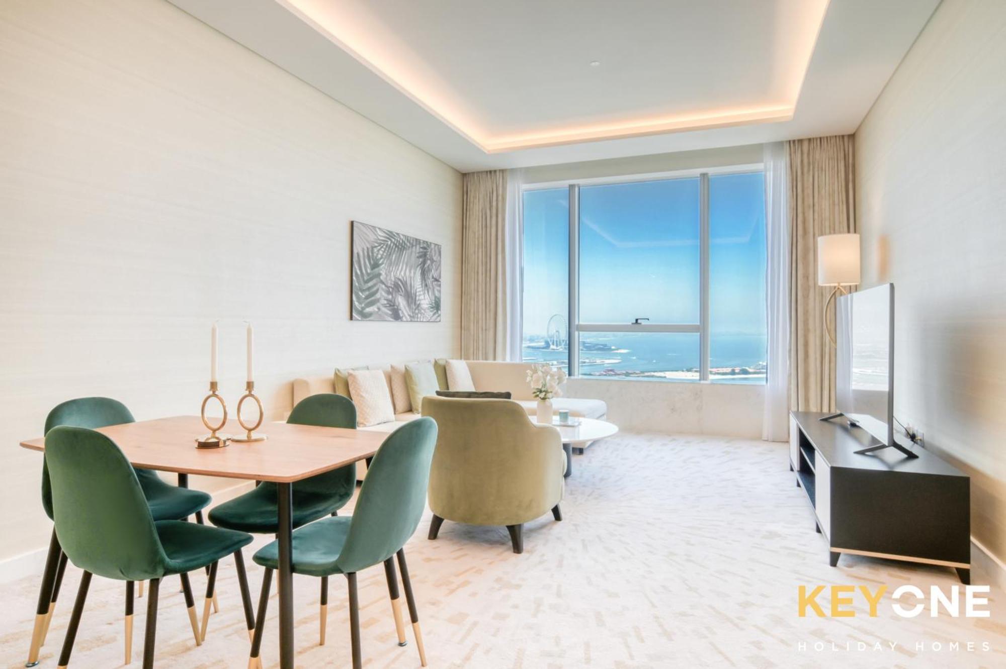 Iconic One Bedroom Panoramic Palm Views Apartment
