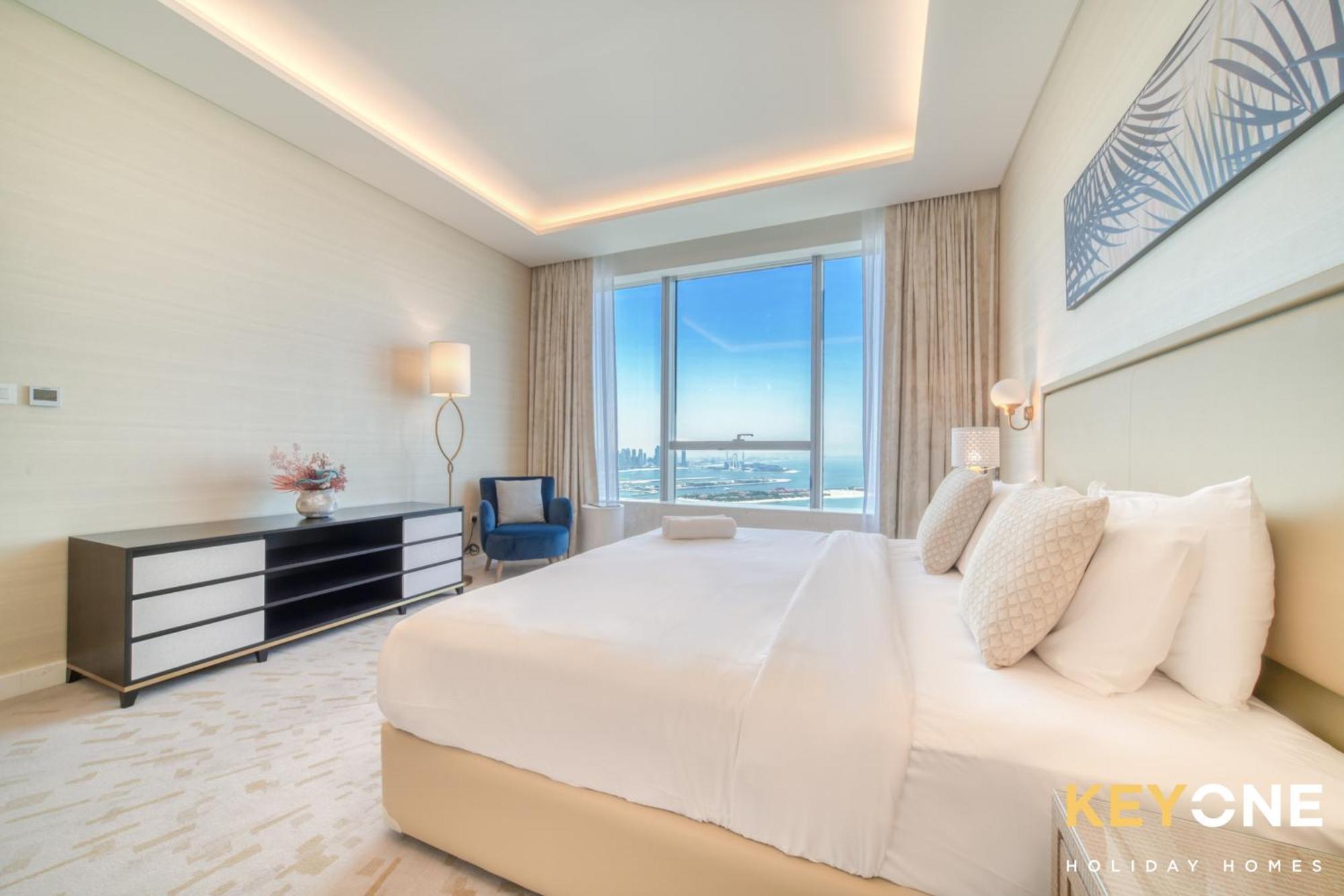 Iconic One Bedroom Panoramic Palm Views Apartment Dubai