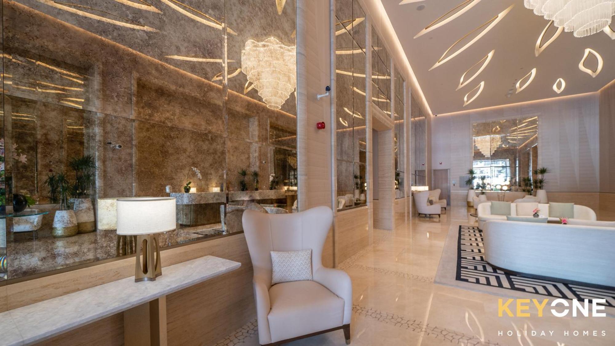 Iconic One Bedroom Panoramic Palm Views Apartment