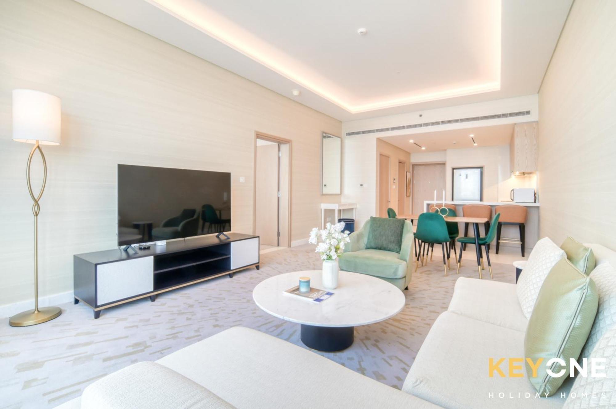Iconic One Bedroom Panoramic Palm Views Apartment *