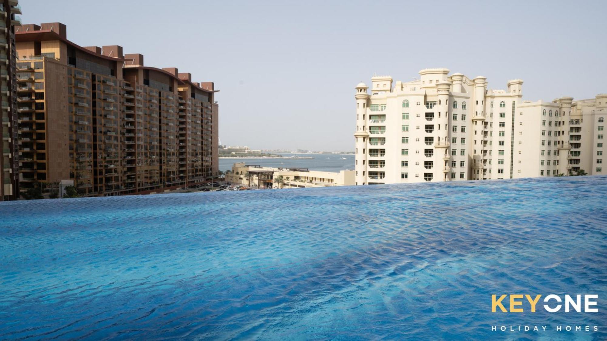 Iconic One Bedroom Panoramic Palm Views Apartment