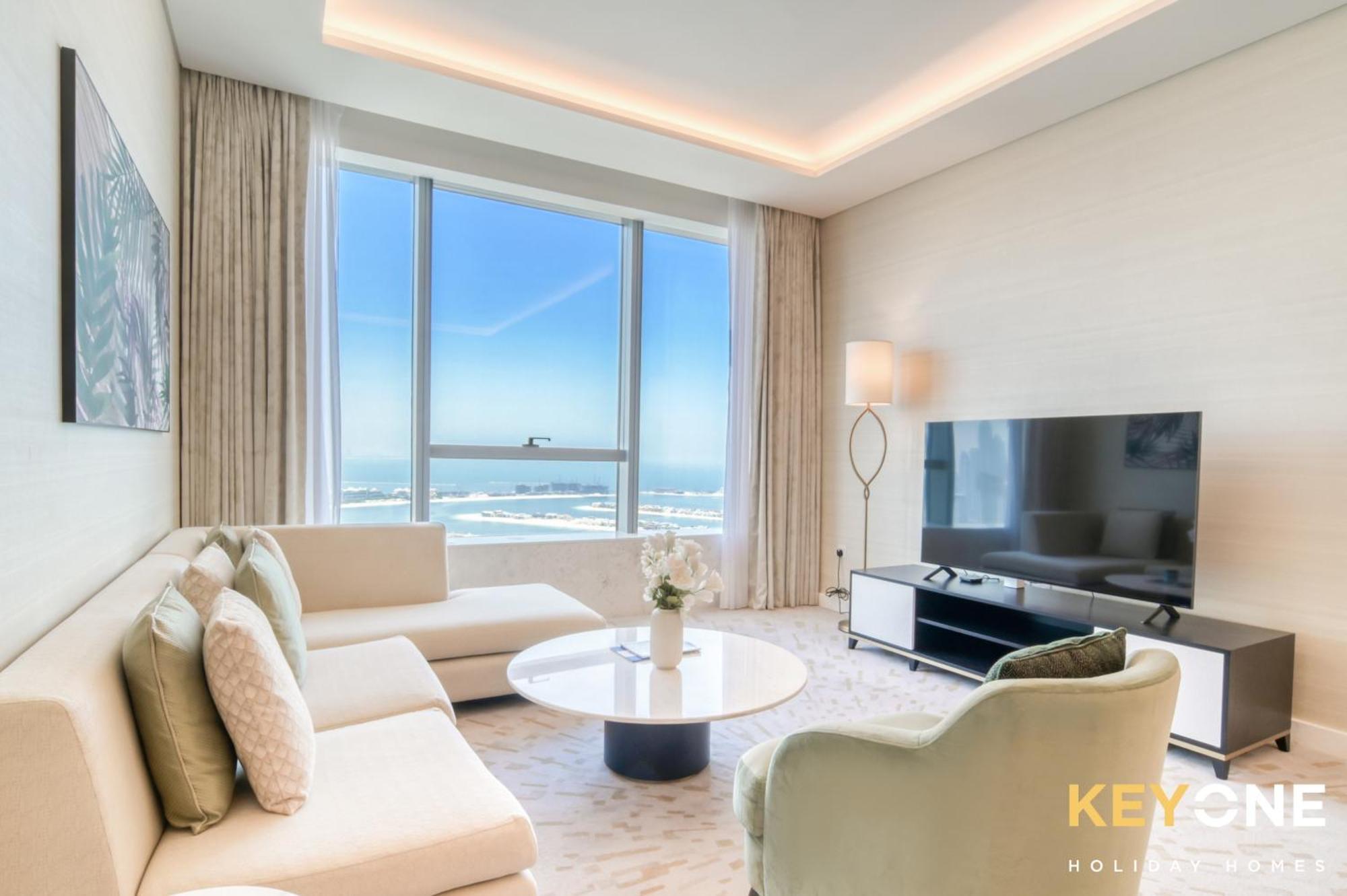Iconic One Bedroom Panoramic Palm Views *