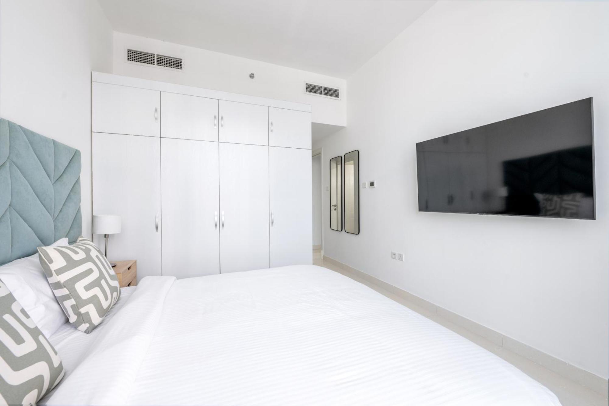 Fascinating View Spacious 3br Marina Dubai