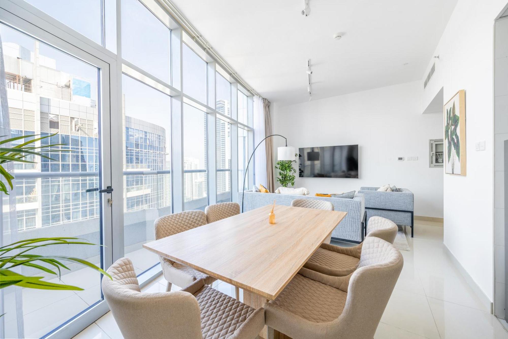 Fascinating View Spacious 3br Marina