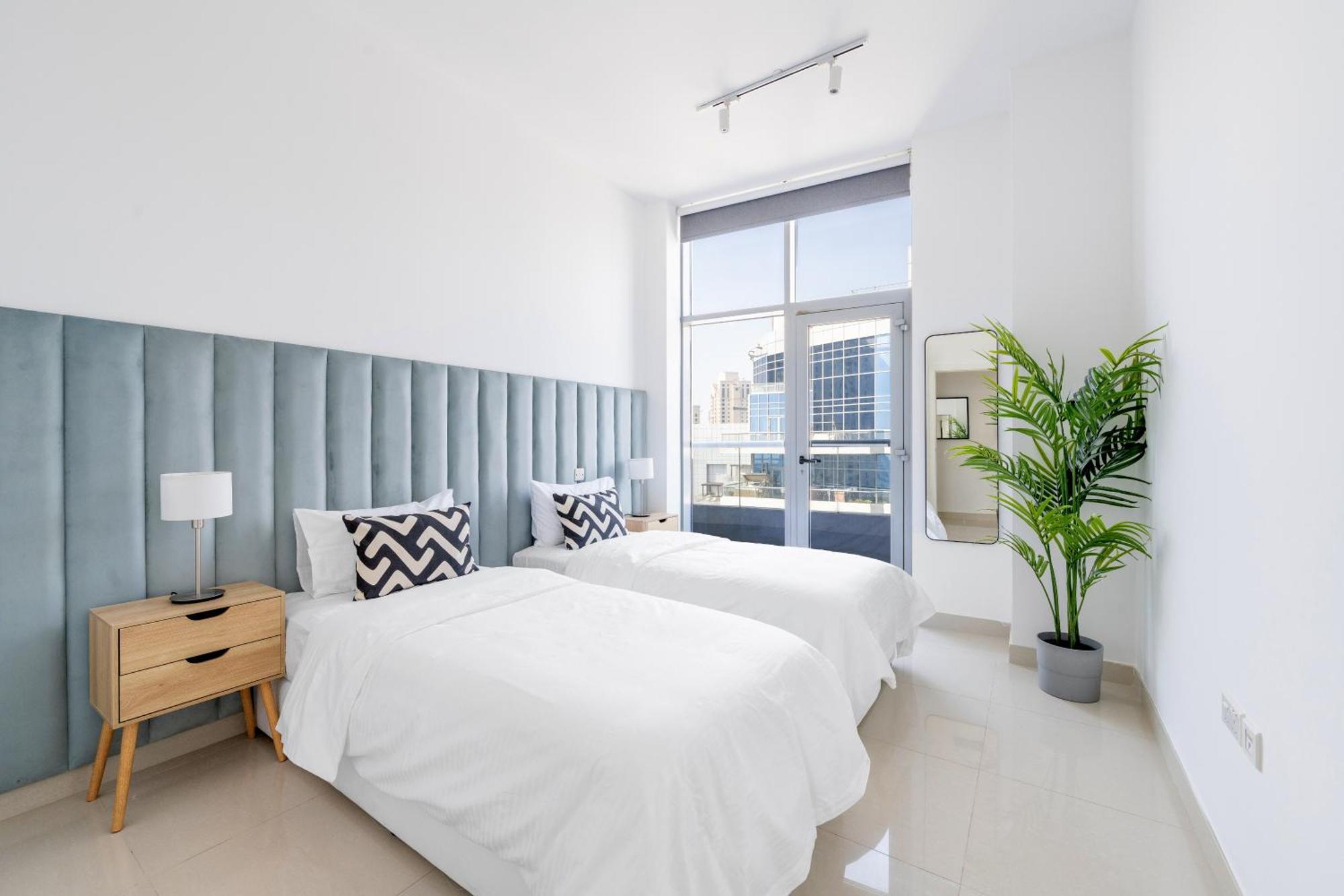 Fascinating View Spacious 3br Marina Apartment