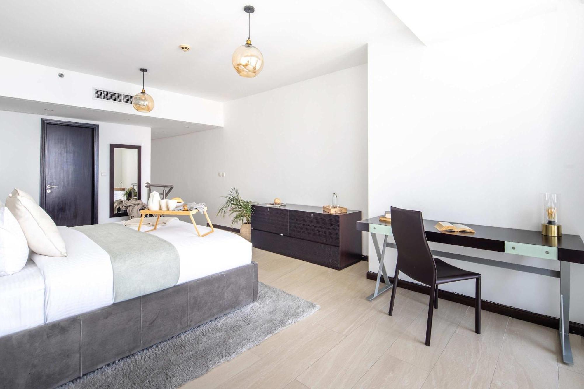 Frank Porter - Laguna Tower Apart Otel