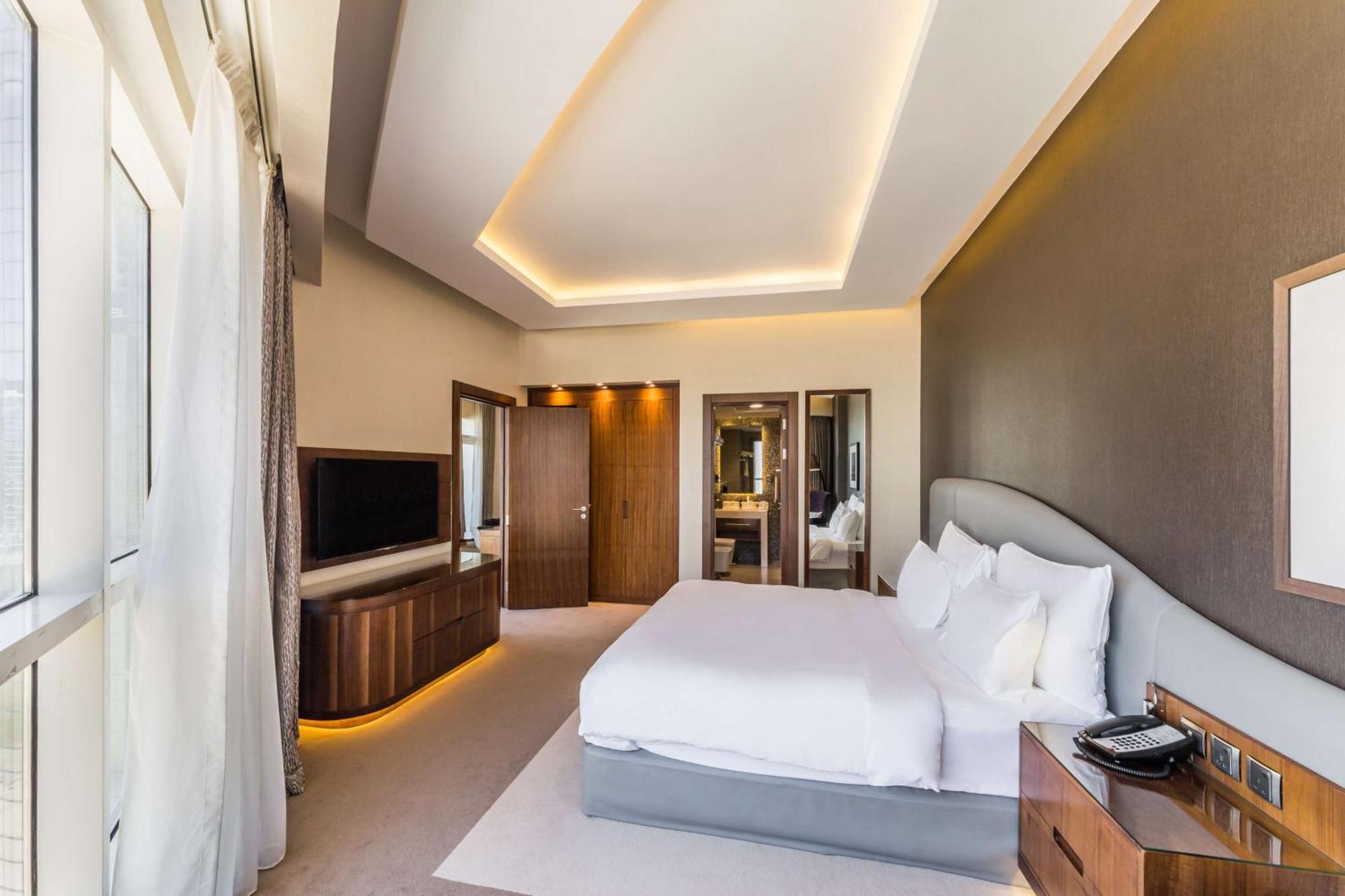 Radisson Blu Hotel, Waterfront Hotel Dubai