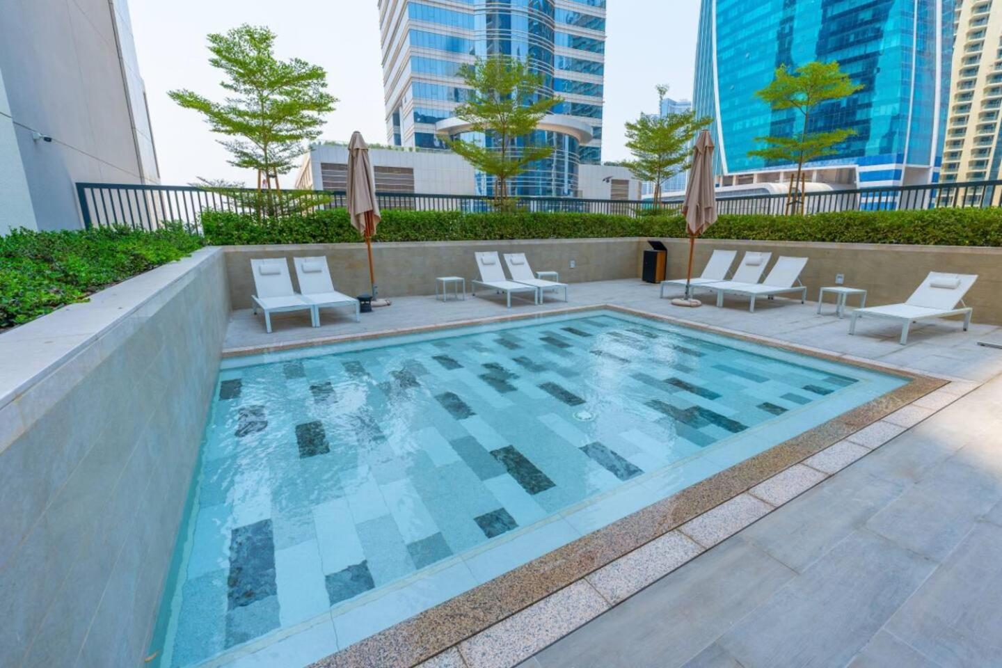 Keyrock Living - Lakeview Retreat In Business Bay Apartment *