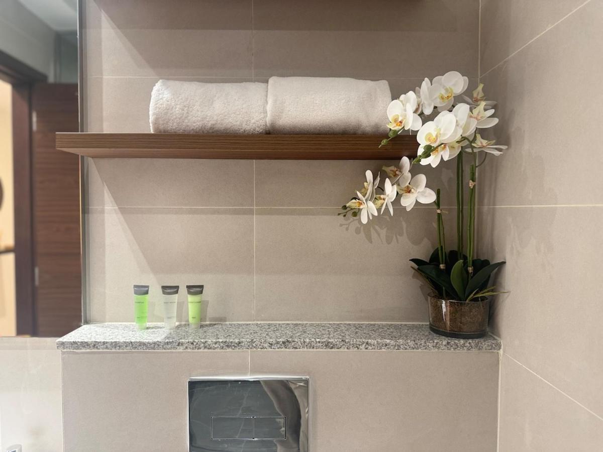 Ashri Luxe Apt, With Frame Only 5 Mins Downtown Near Metro Dubai