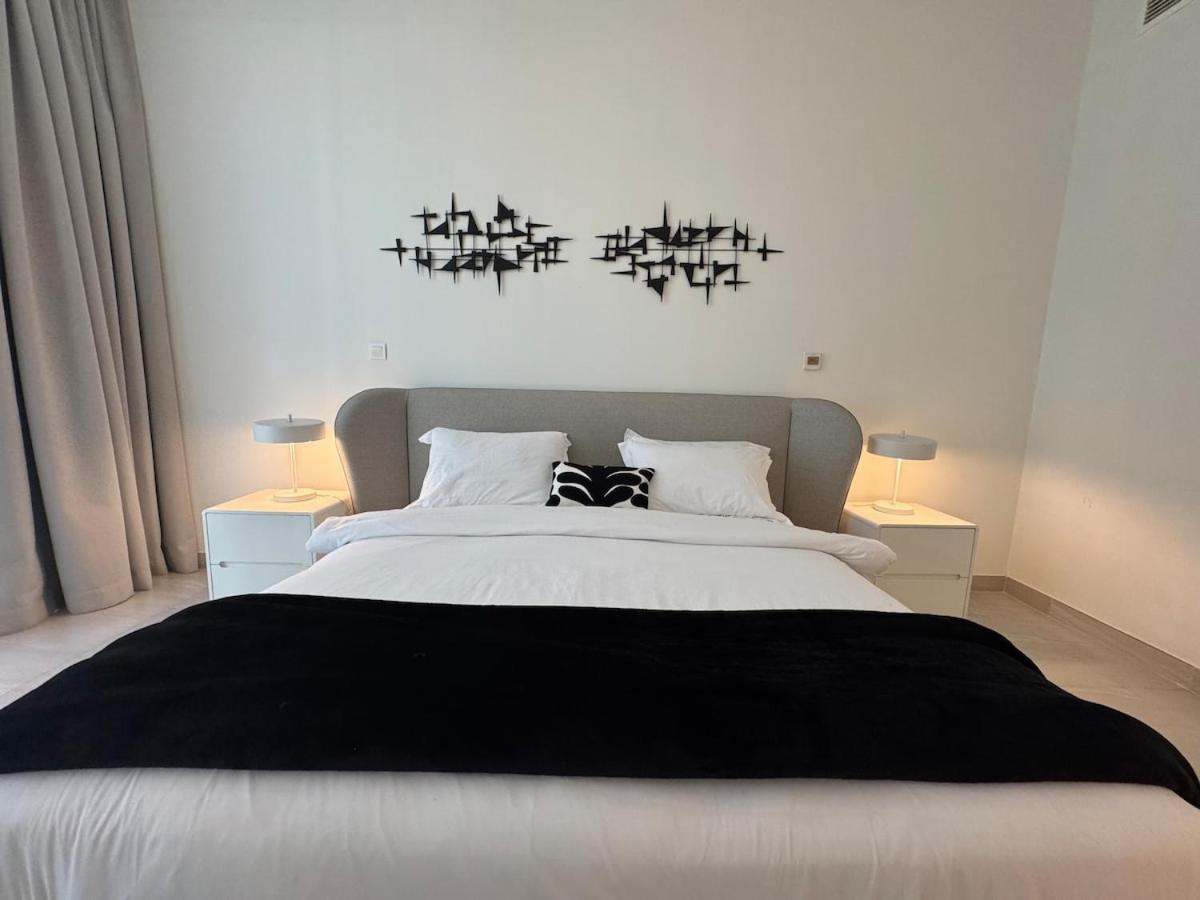 Ashri Luxe Apt, With Frame Only 5 Mins Downtown Near Metro * Dubai