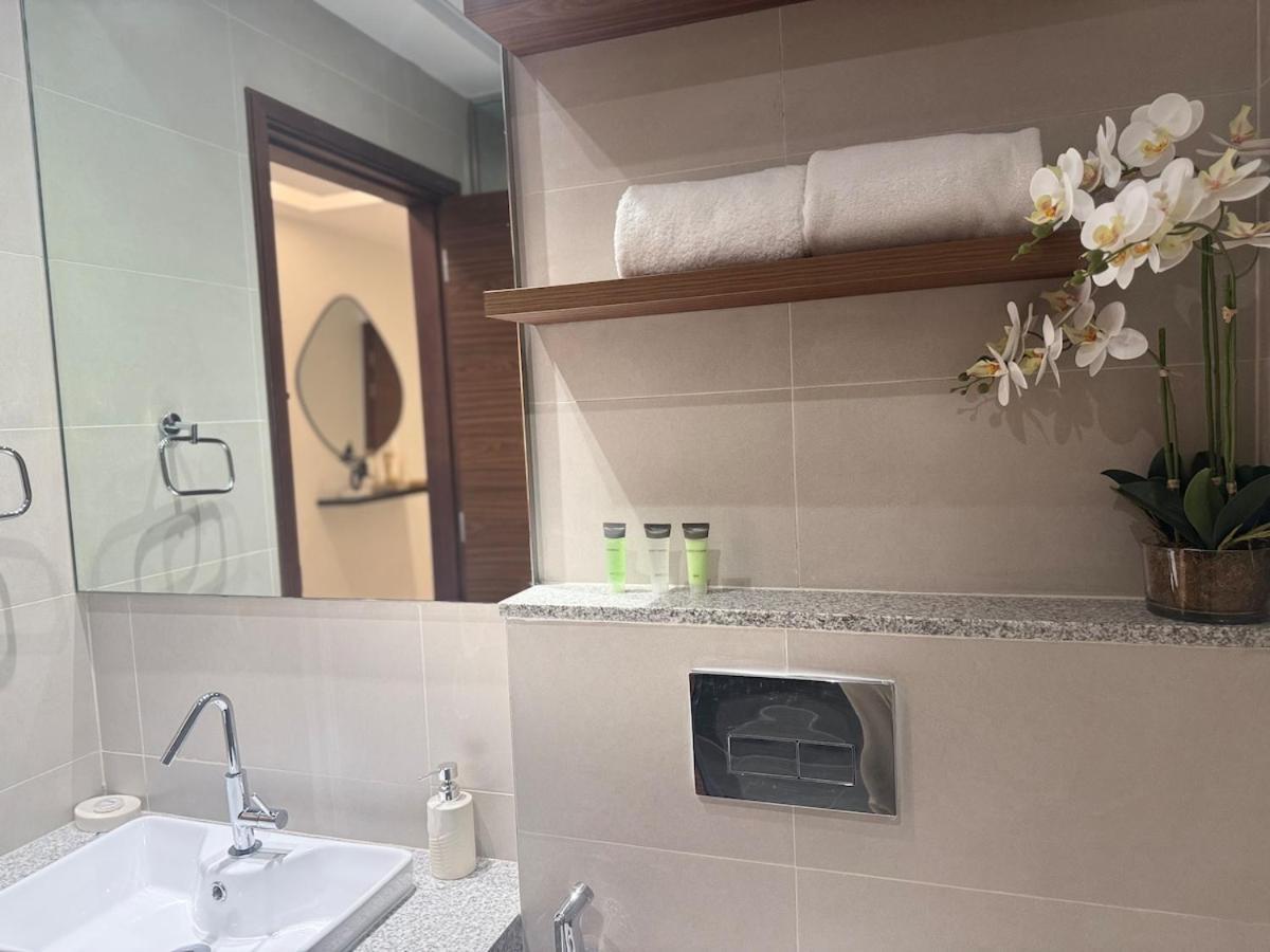 Ashri Luxe Apt, With Frame Only 5 Mins Downtown Near Metro *