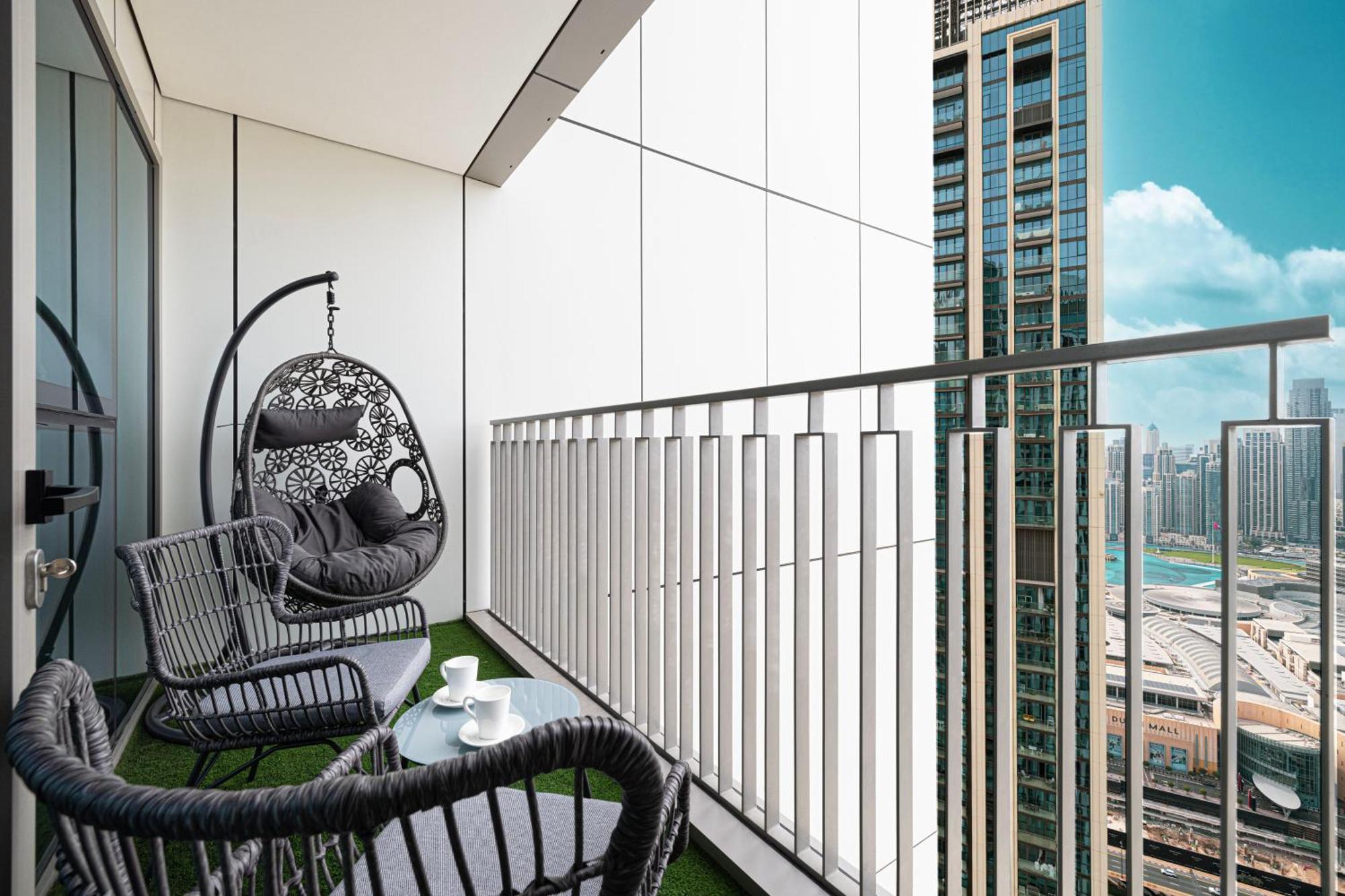 Luxurious Burj Khalifa And Fountain Views Dubai