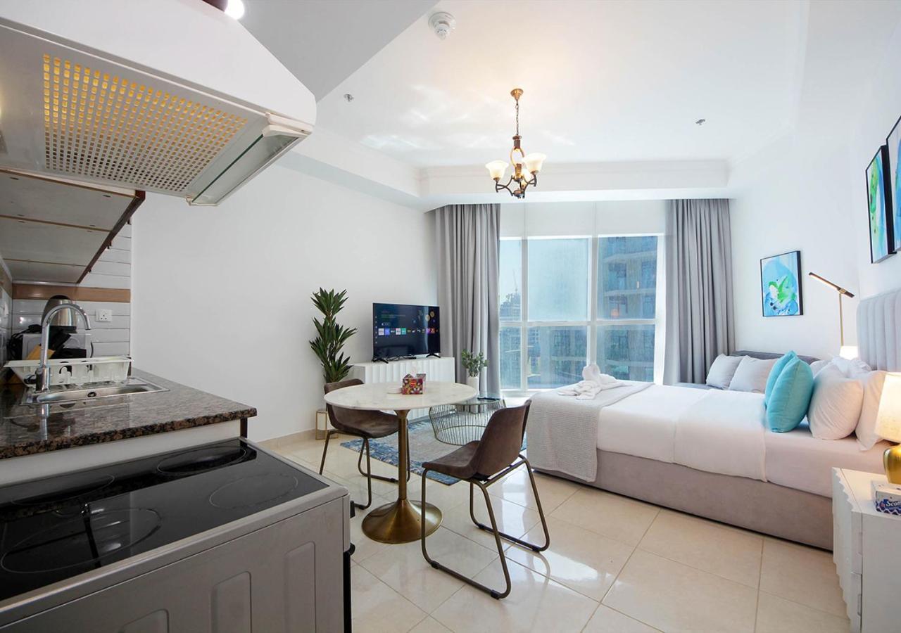 Breathtaking Views High Floor Near Metro Station *