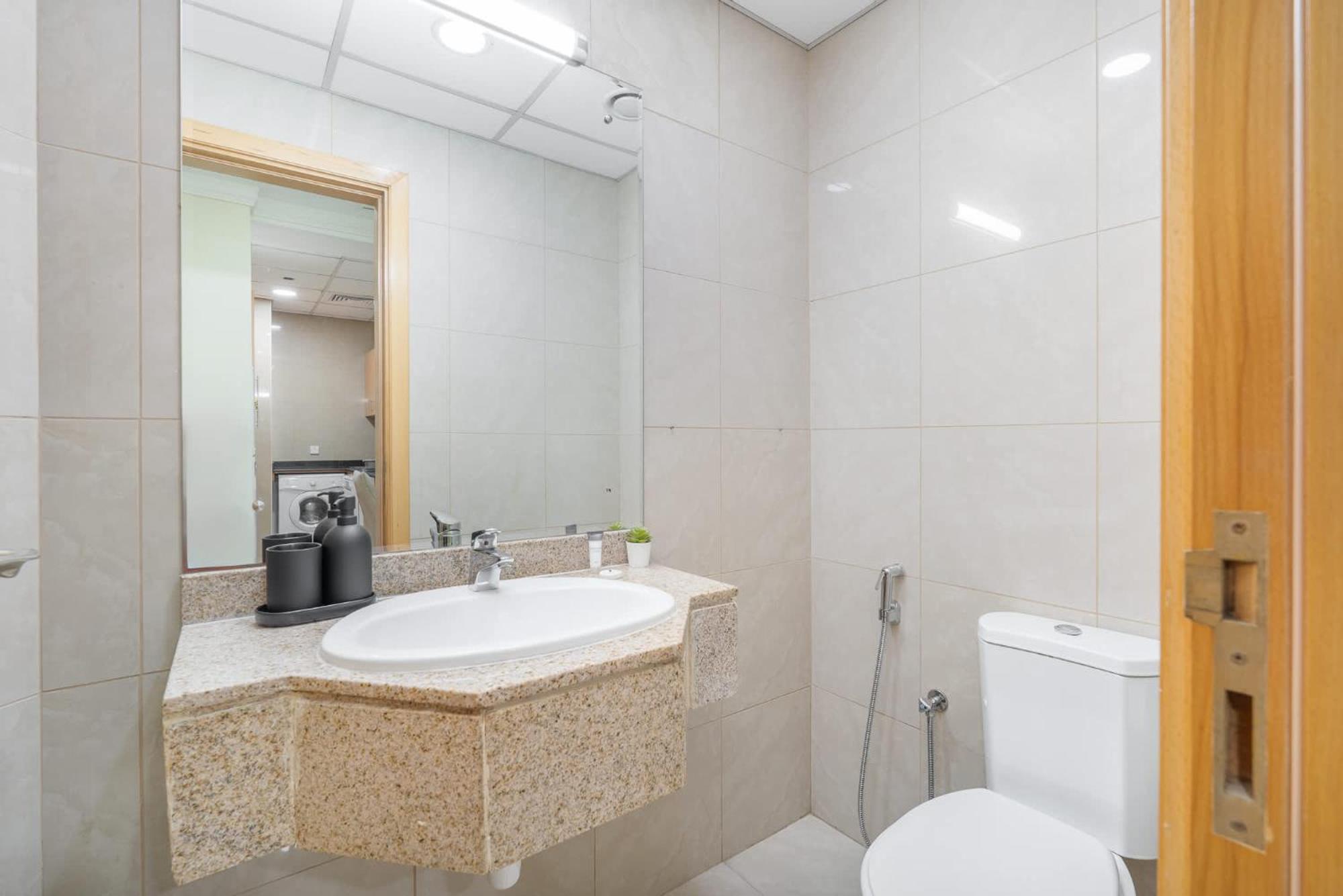 Apartment 1 Bedroom In Marina With Stunning Ain View