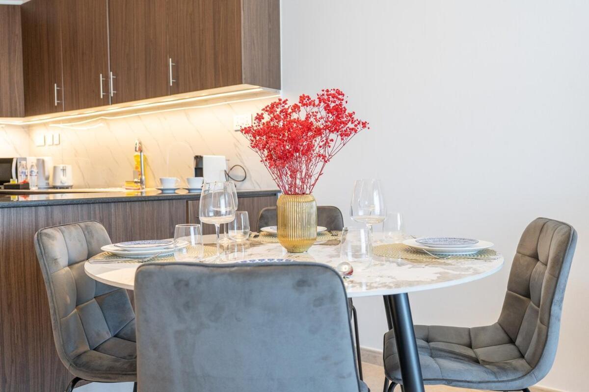 Stylish1bhk In Elite Residences, Marina With View