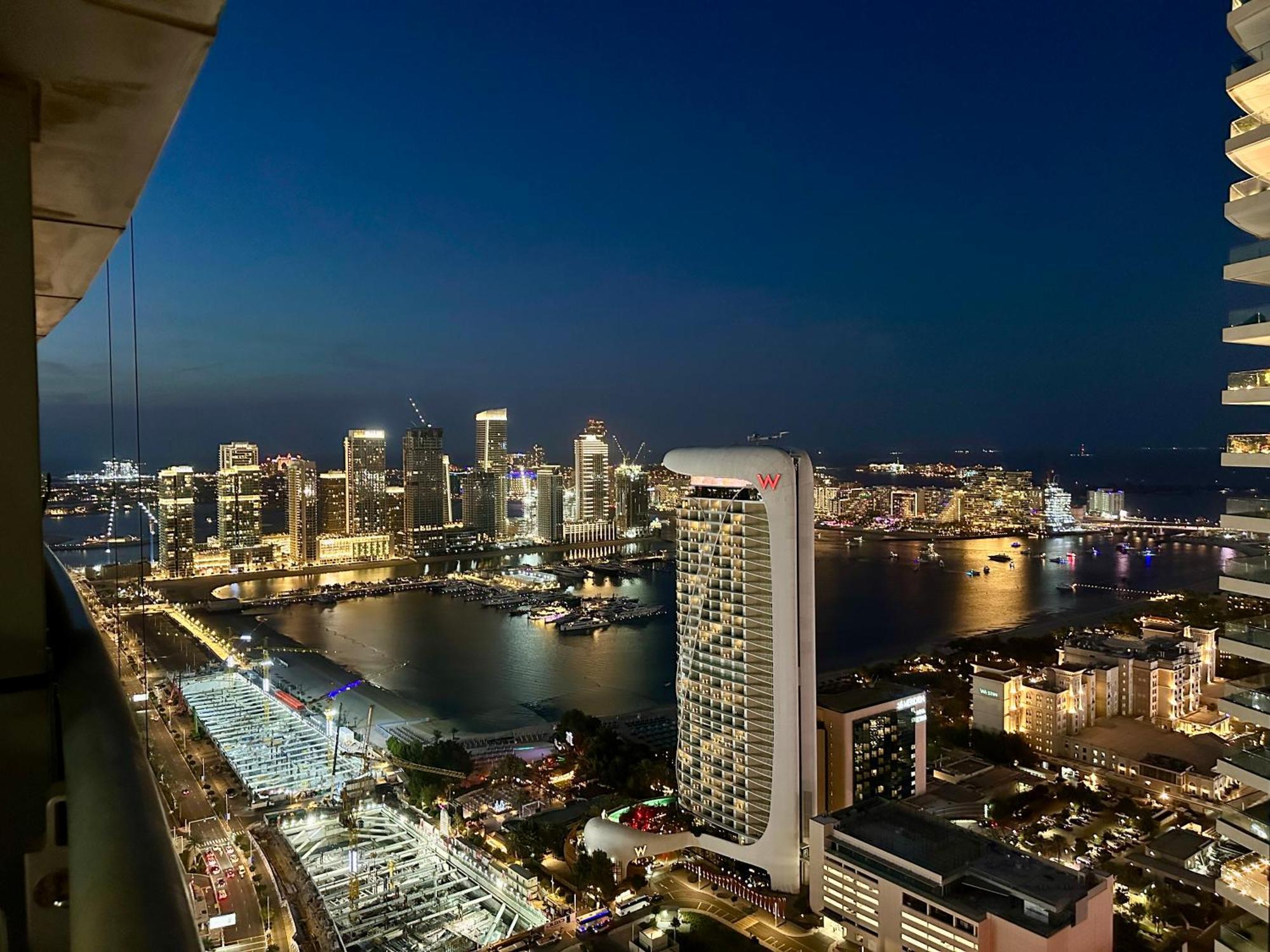 Sea View 1 Bedroom Flat, Luxury Amenities, Near & Club With Free Parking In Marina Apartment