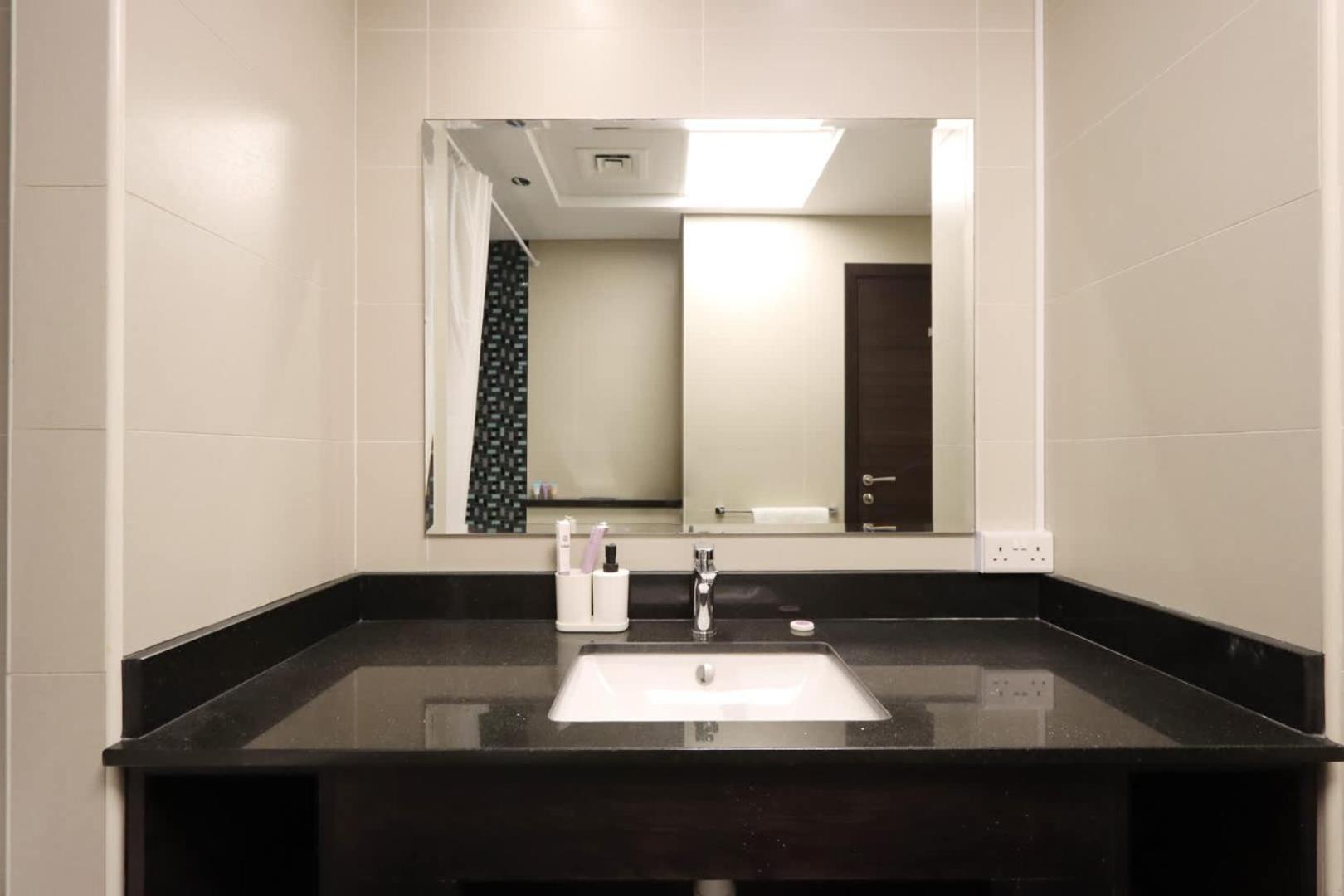 Livbnb-spacious 2 Bedroom In Marina With Balcony