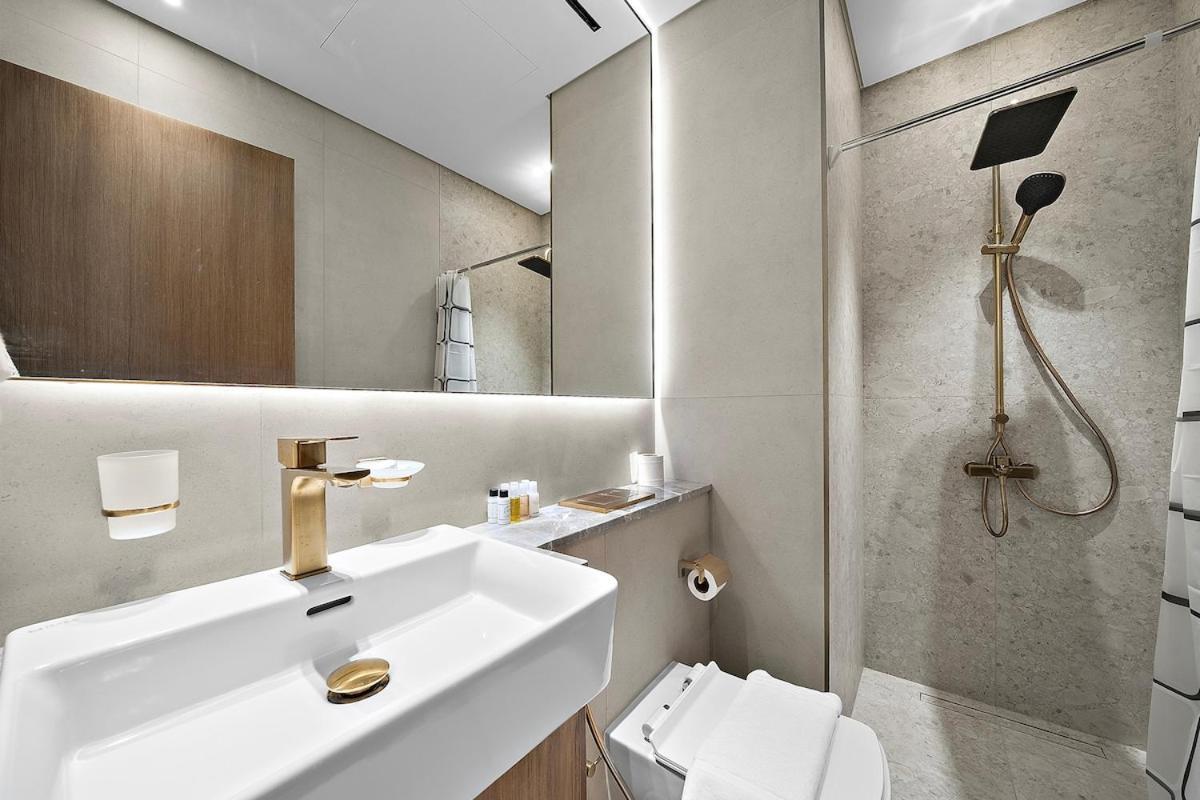 First Class Touch Of Luxury & Comfort Dubai