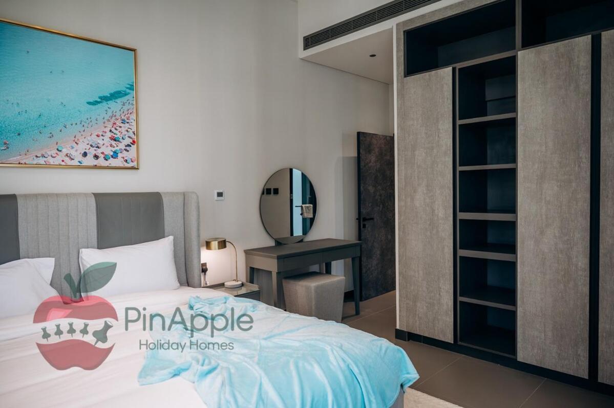 Mbl Royal Live 2br And Maid Dubai