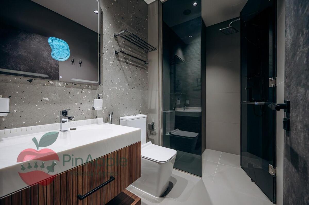 Mbl Royal Live 2br And Maid *