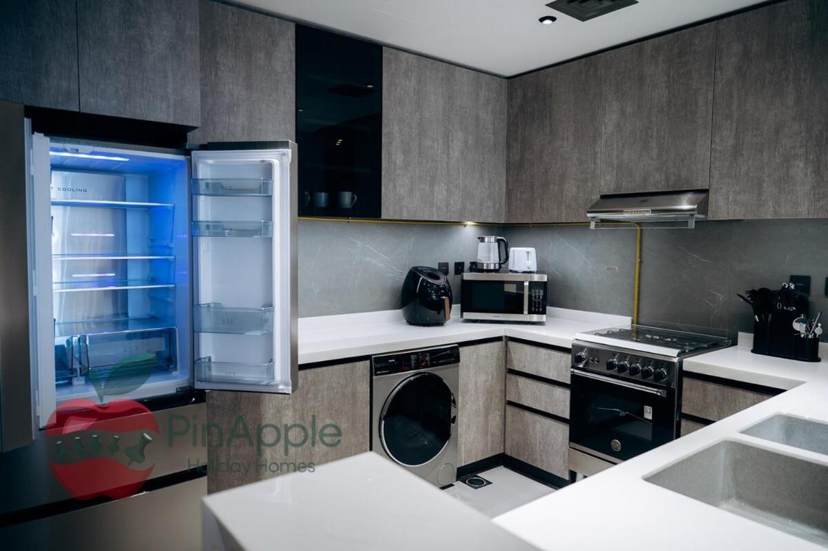 Mbl Royal Live 2br And Maid *