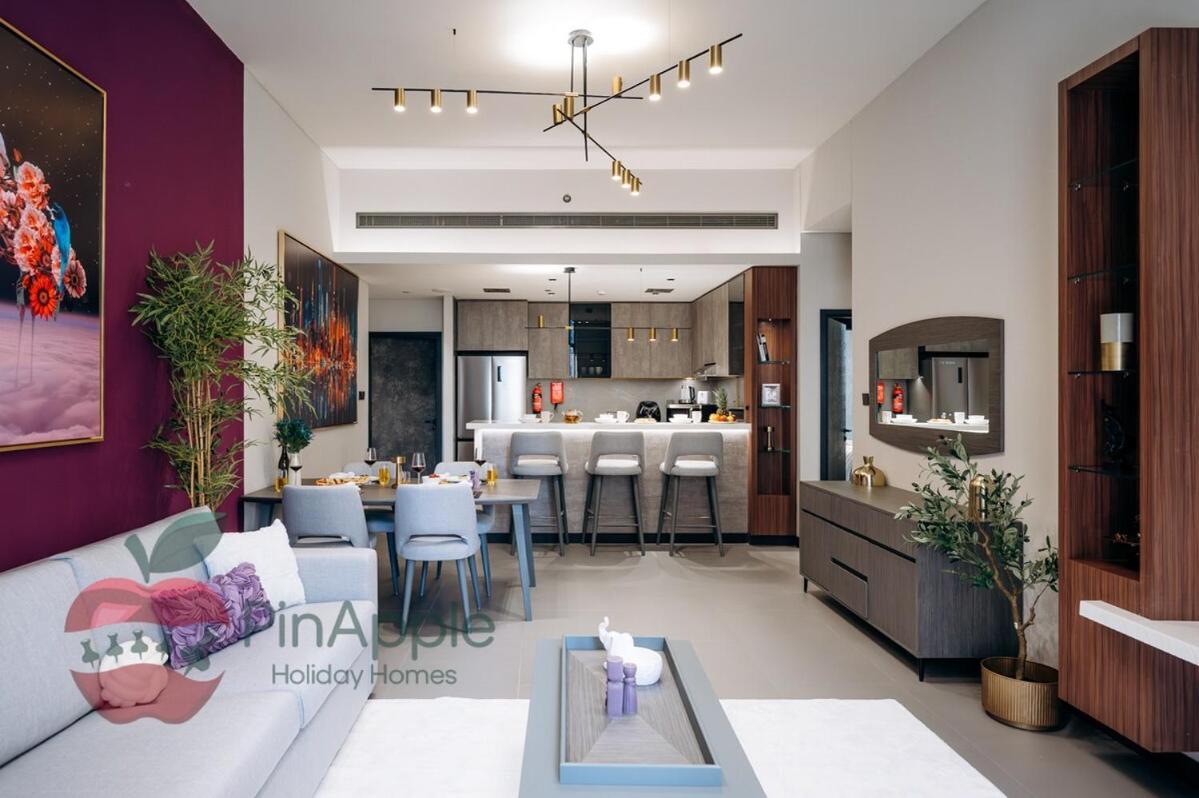 Mbl Royal Live 2br And Maid *