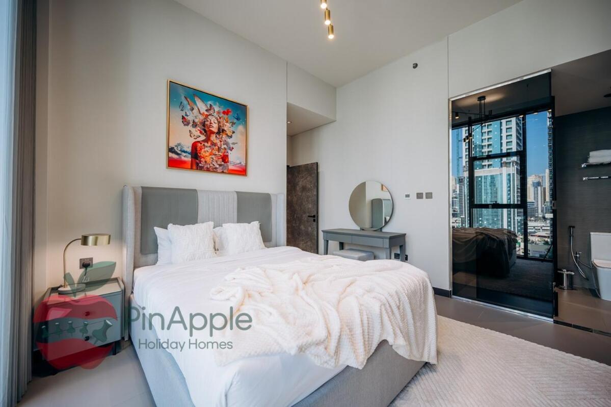 Mbl Royal Live 2br And Maid Dubai