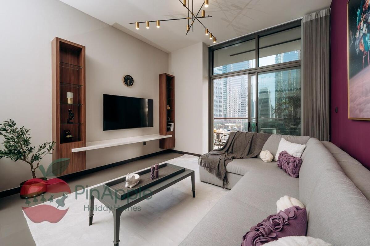 Mbl Royal Live 2br And Maid * Dubai