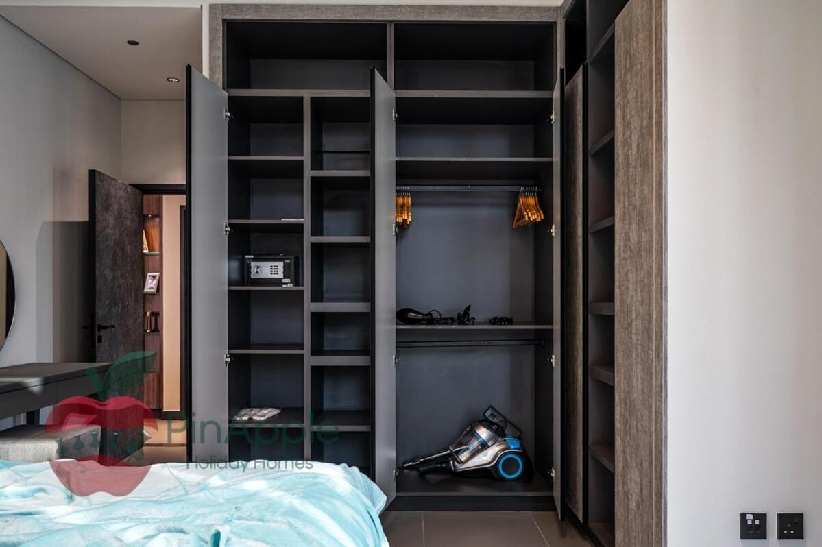 Mbl Royal Live 2br And Maid Apartment