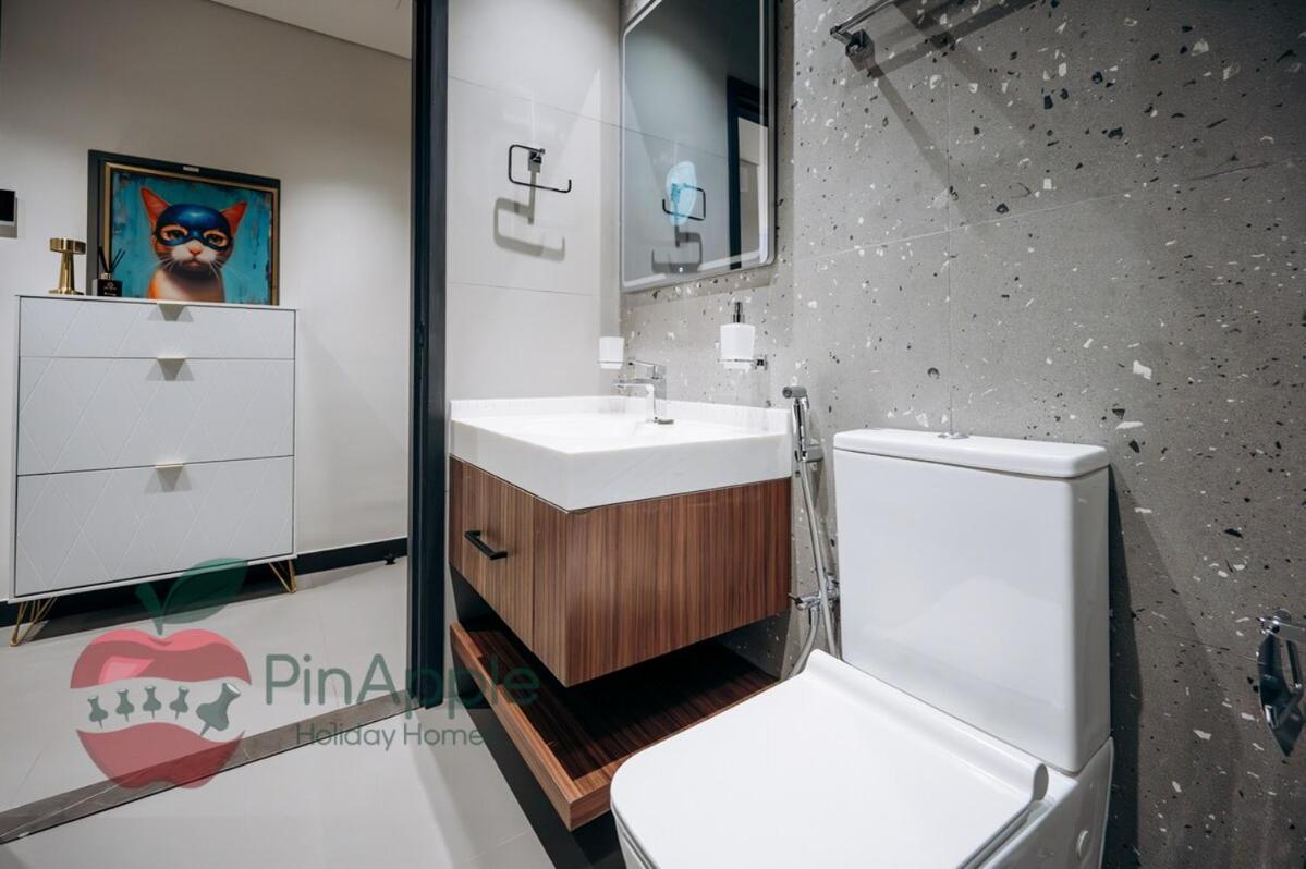 Mbl Royal Live 2br And Maid Dubai