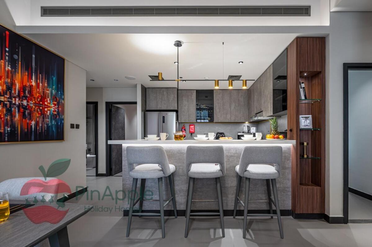 Mbl Royal Live 2br And Maid *