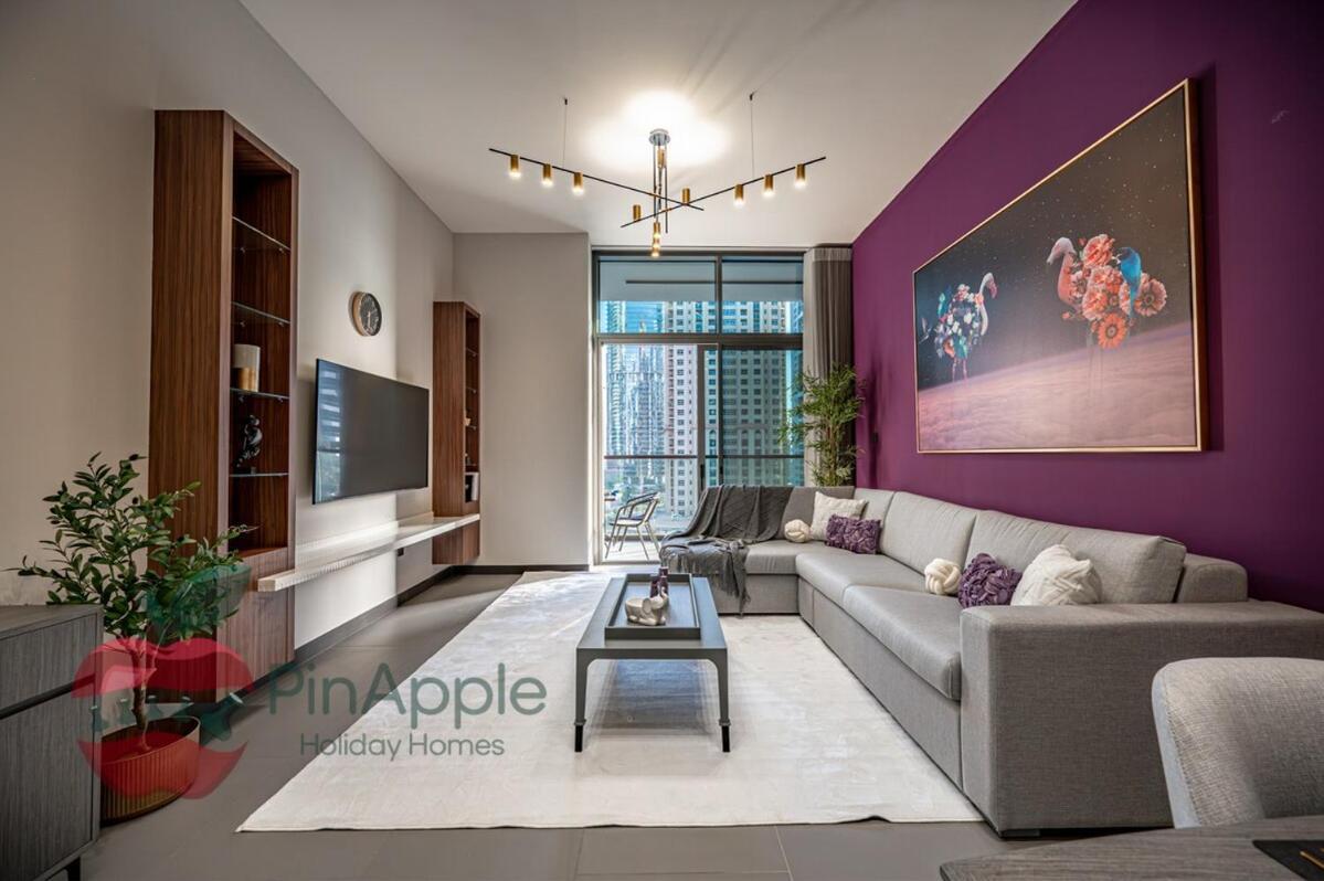 Mbl Royal Live 2br And Maid